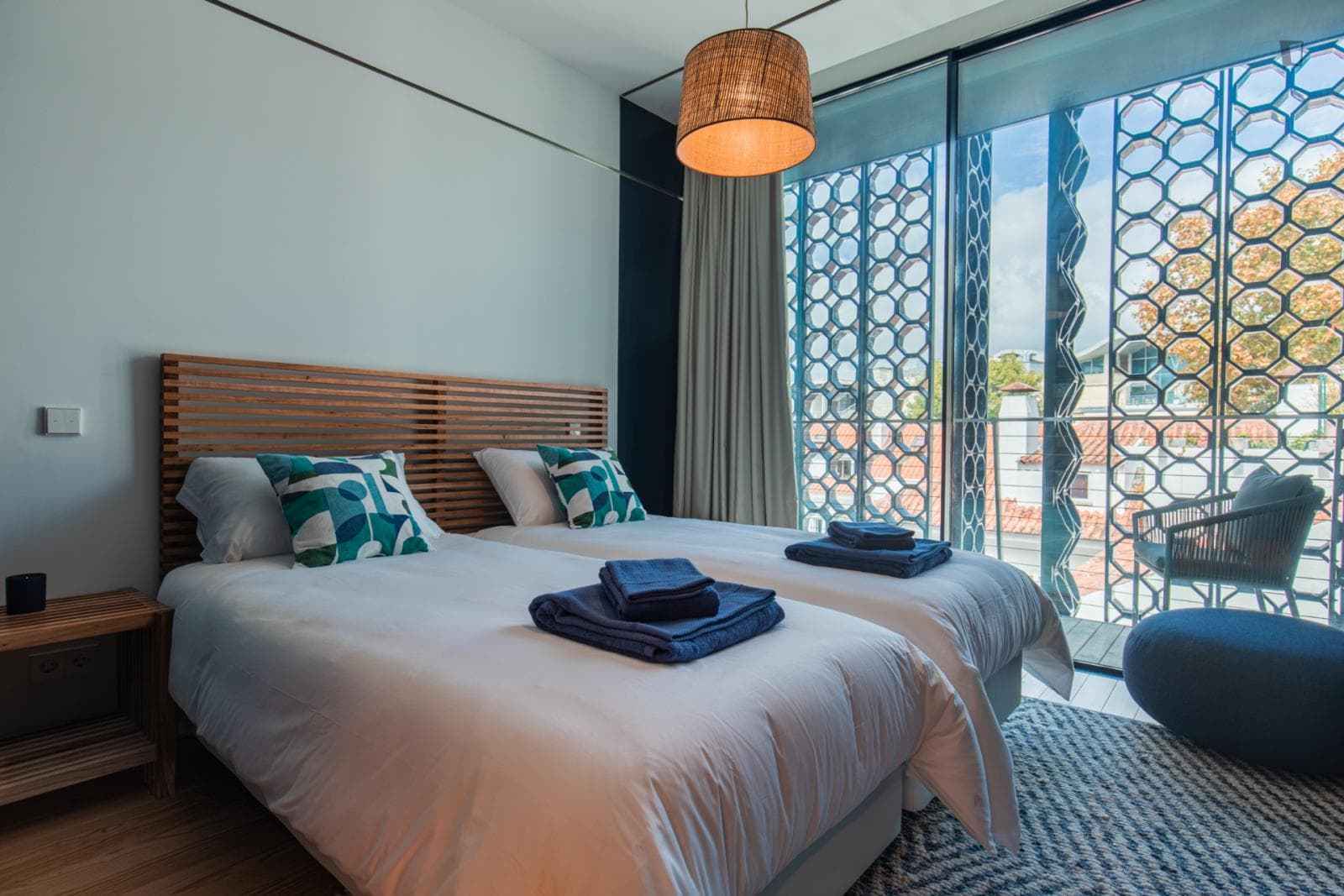 Refined 2-bedroom apartment next to Cascais train station photo 1