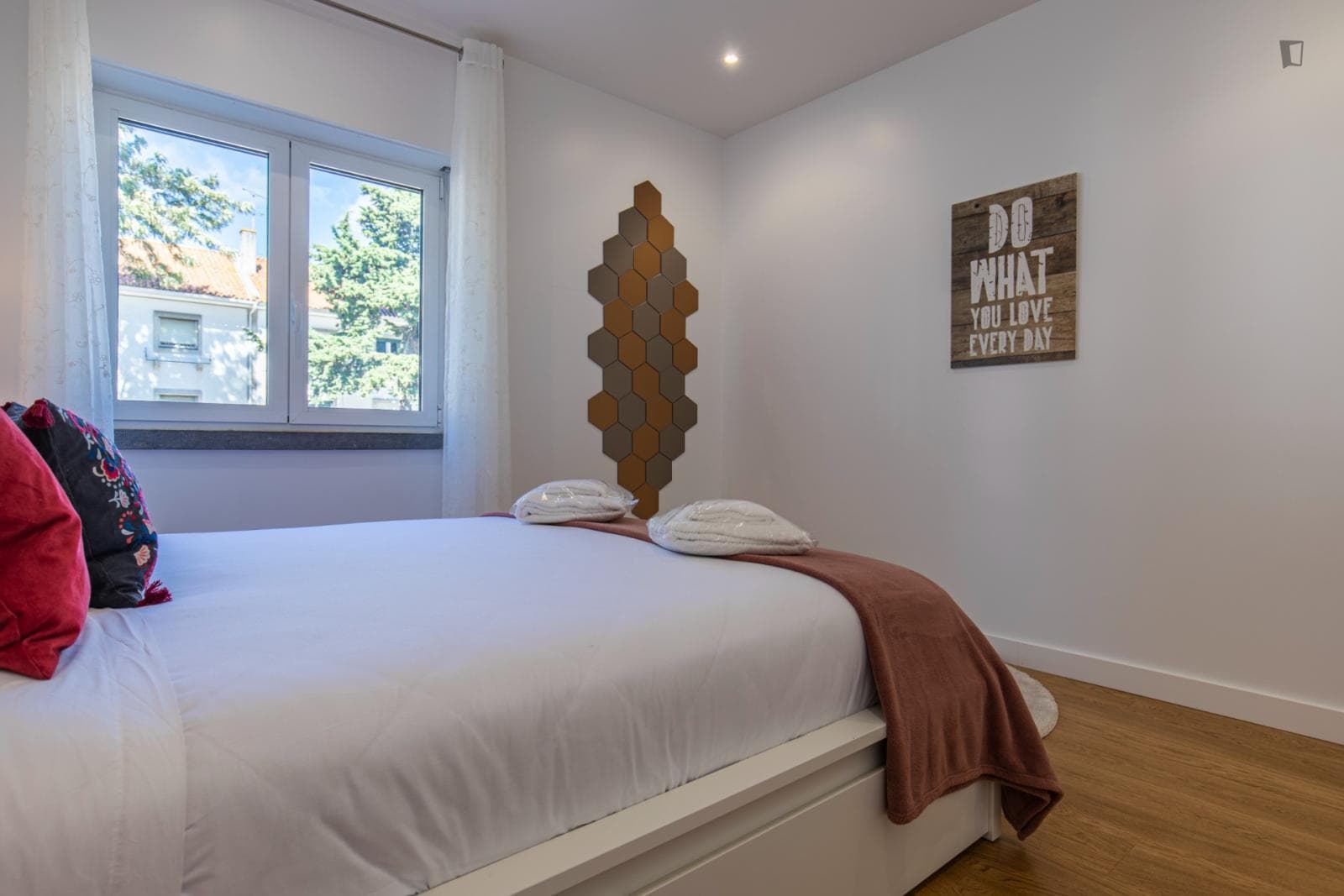 Inviting 2-bedroom apartment in sunny Cascais photo 1