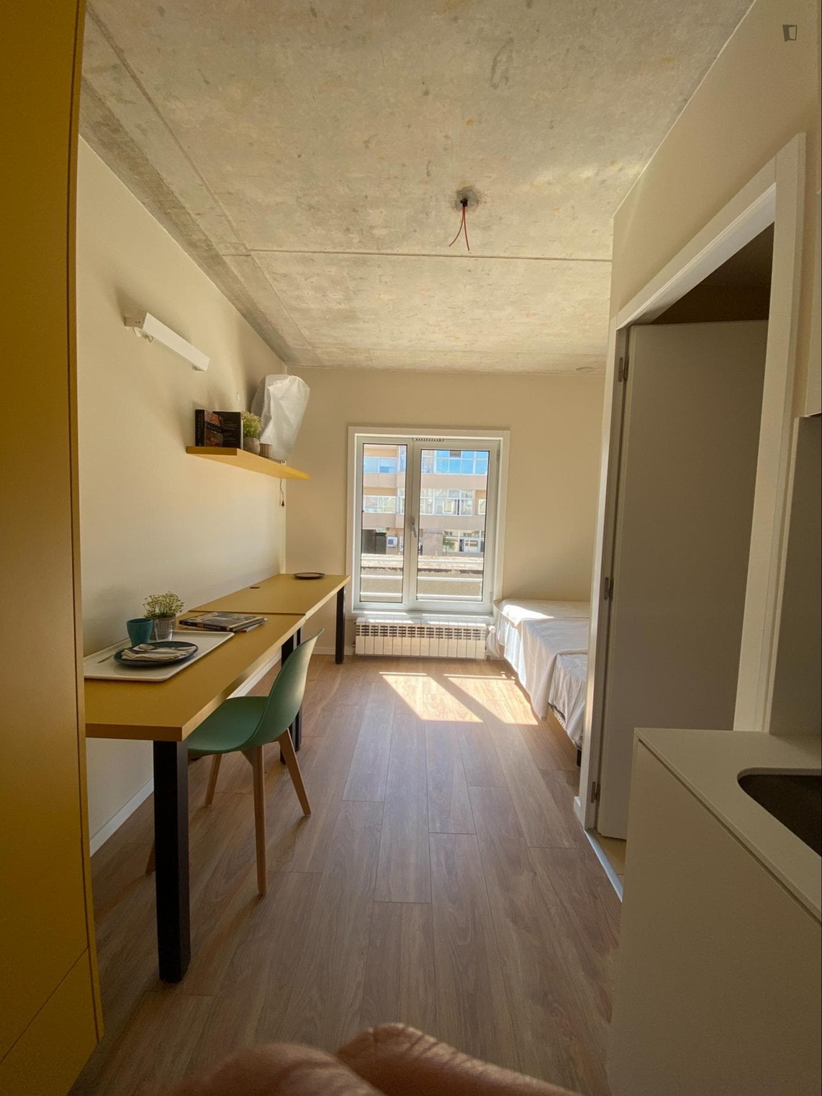 Spacious and cool studio in a student accommodation photo 1