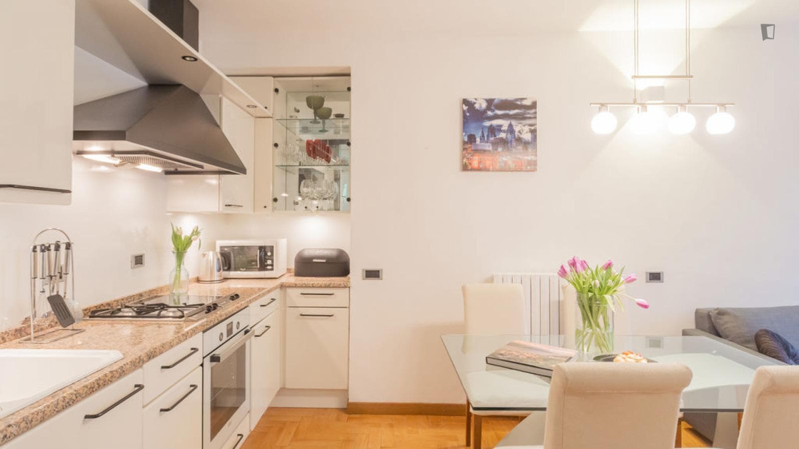 Elegant 1-bedroom apartment a short walk from Como S. Giovanni train station photo 1