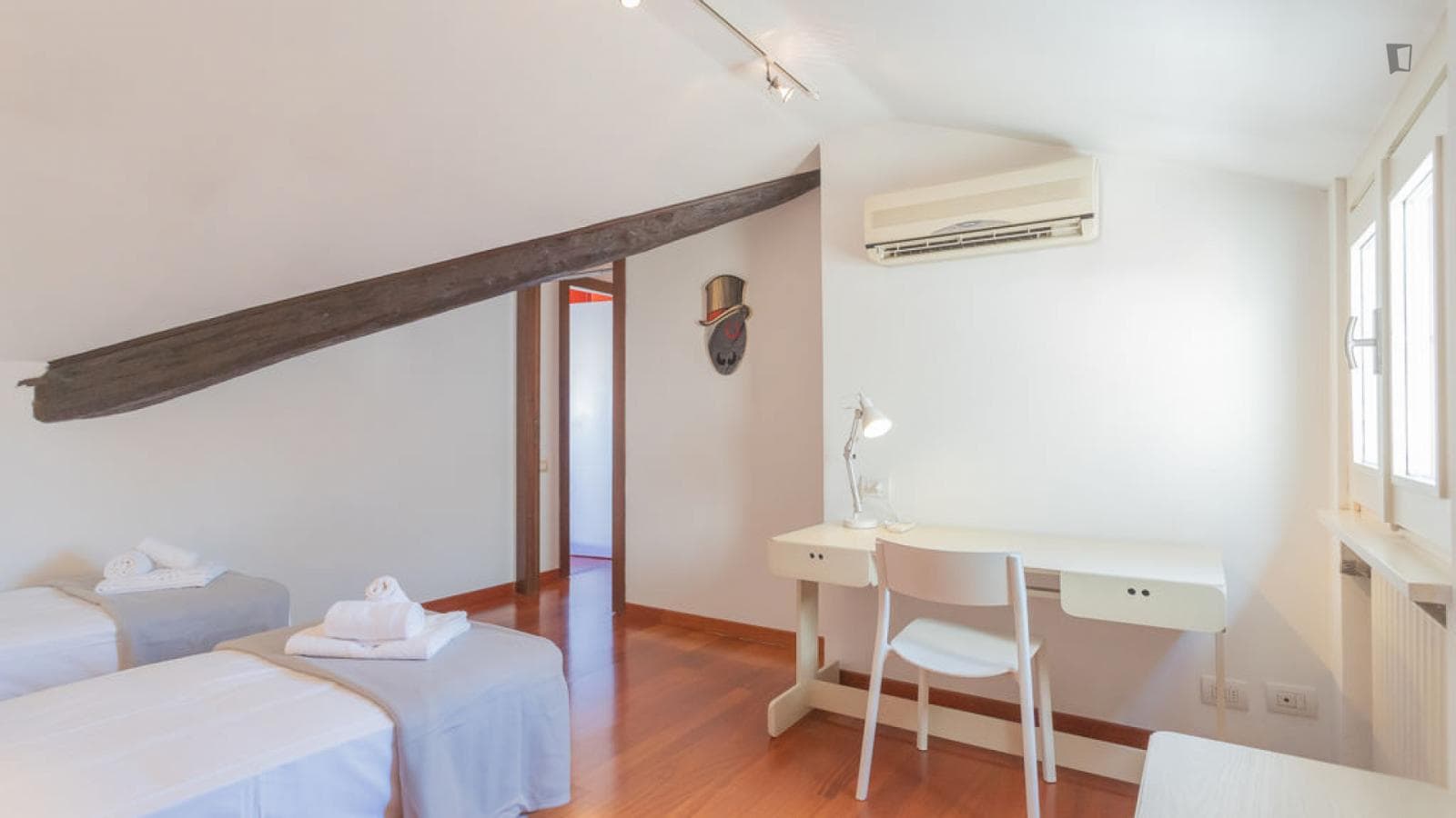 Spacious 3-bedroom apartment next to Giardini del Tempio Voltiano photo 1