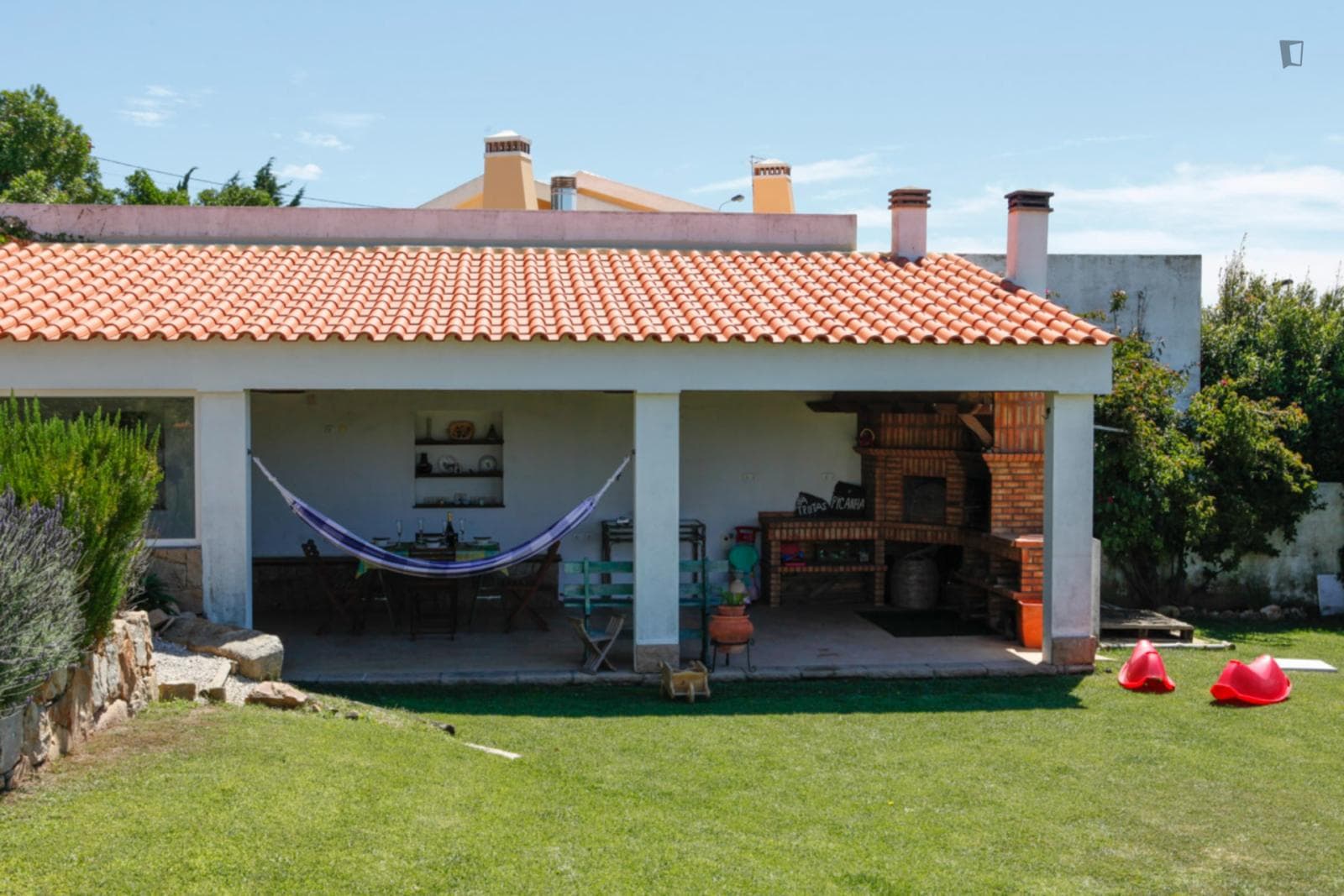 Charming 2-bedroom house in a very peaceful area photo 1