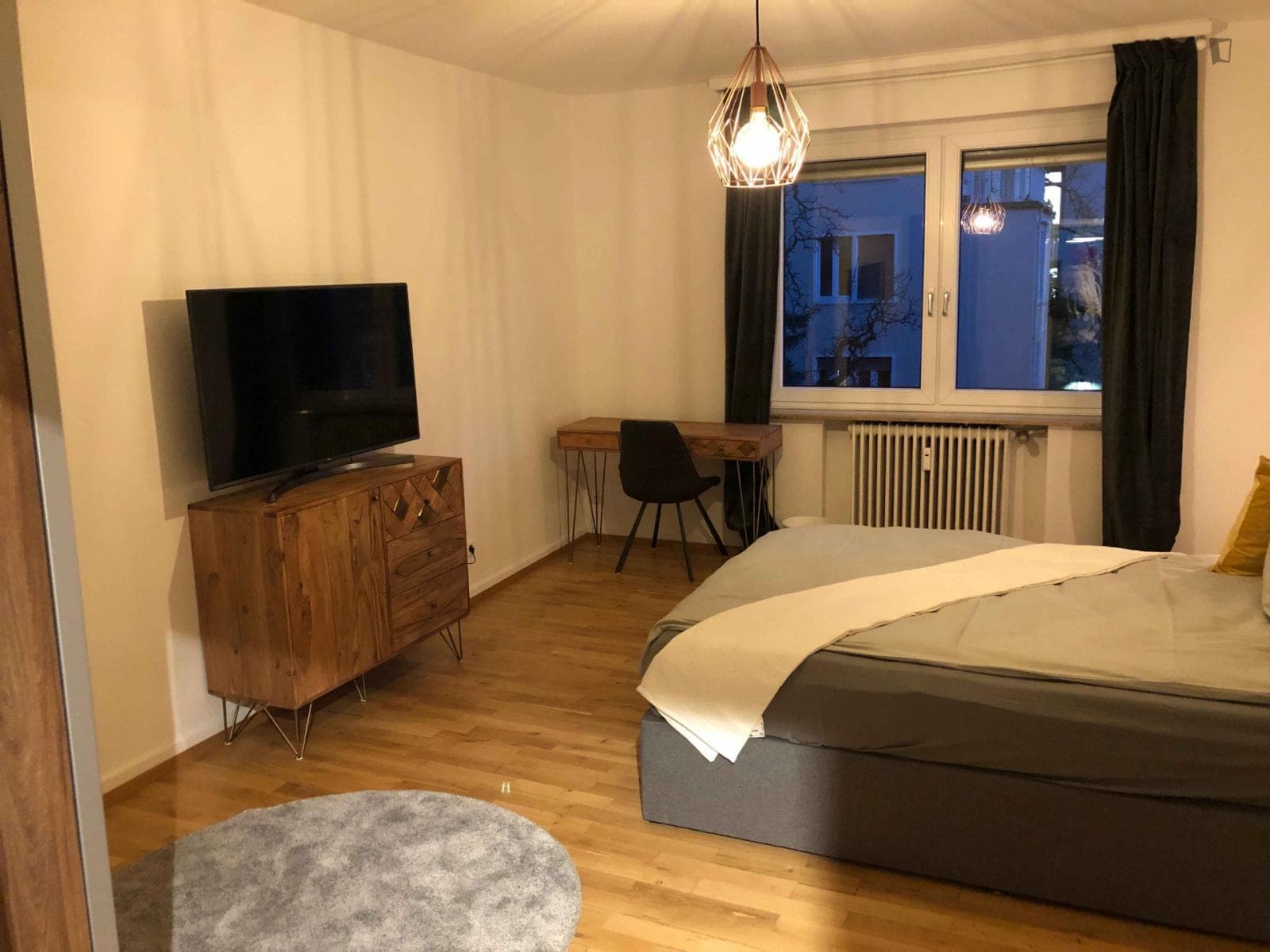 Pleasant double bedroom near Goethe University Frankfurt photo 1
