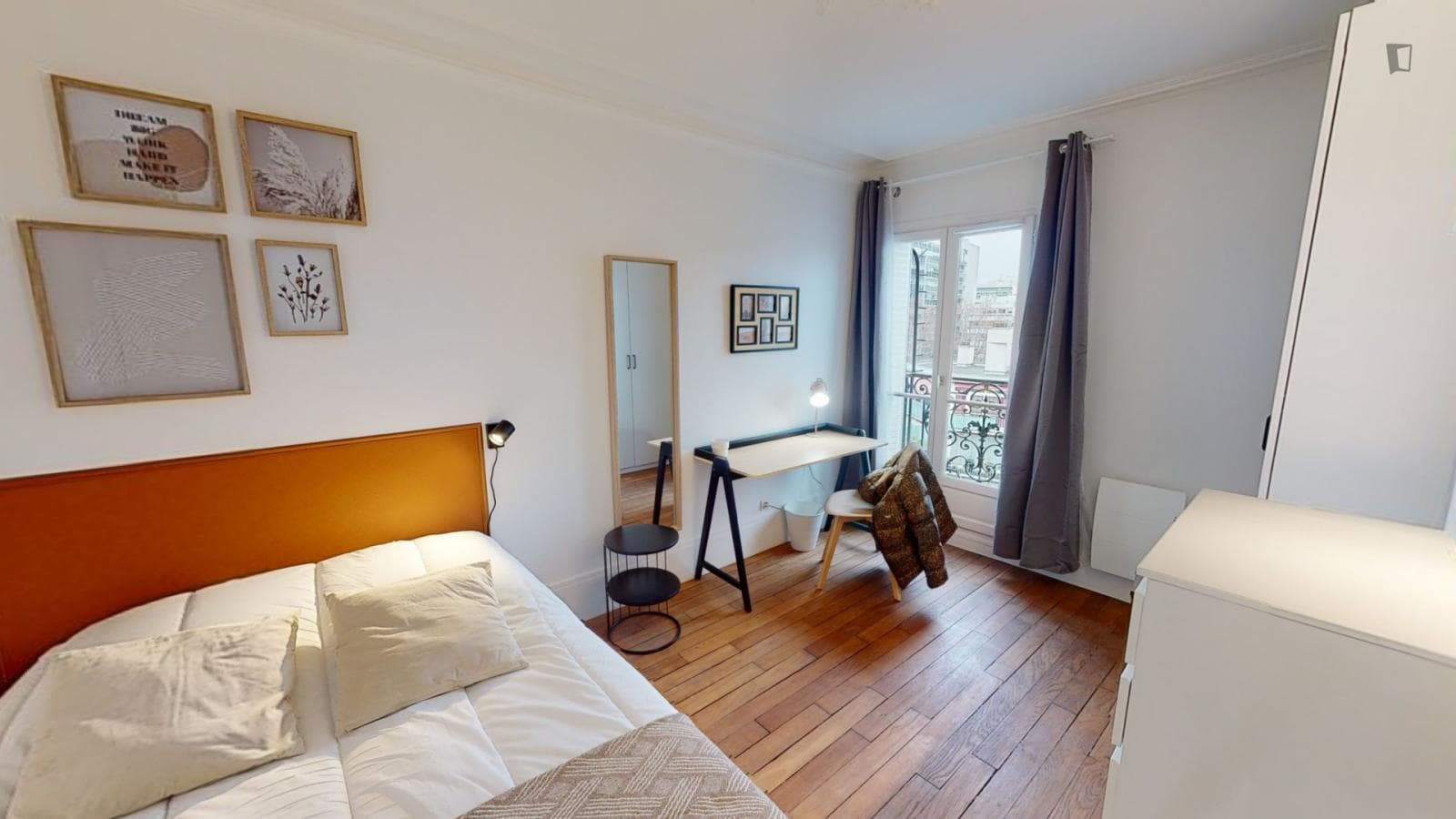 Bright double bedroom close to the Théâtre des Béliers parisiens photo 1