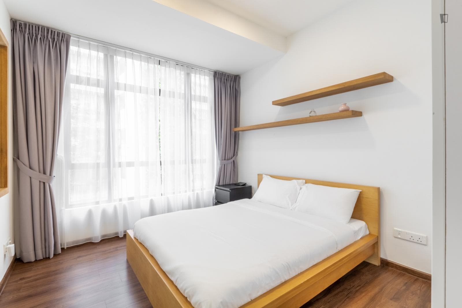 Sublime double ensuite bedroom in Newton photo 1