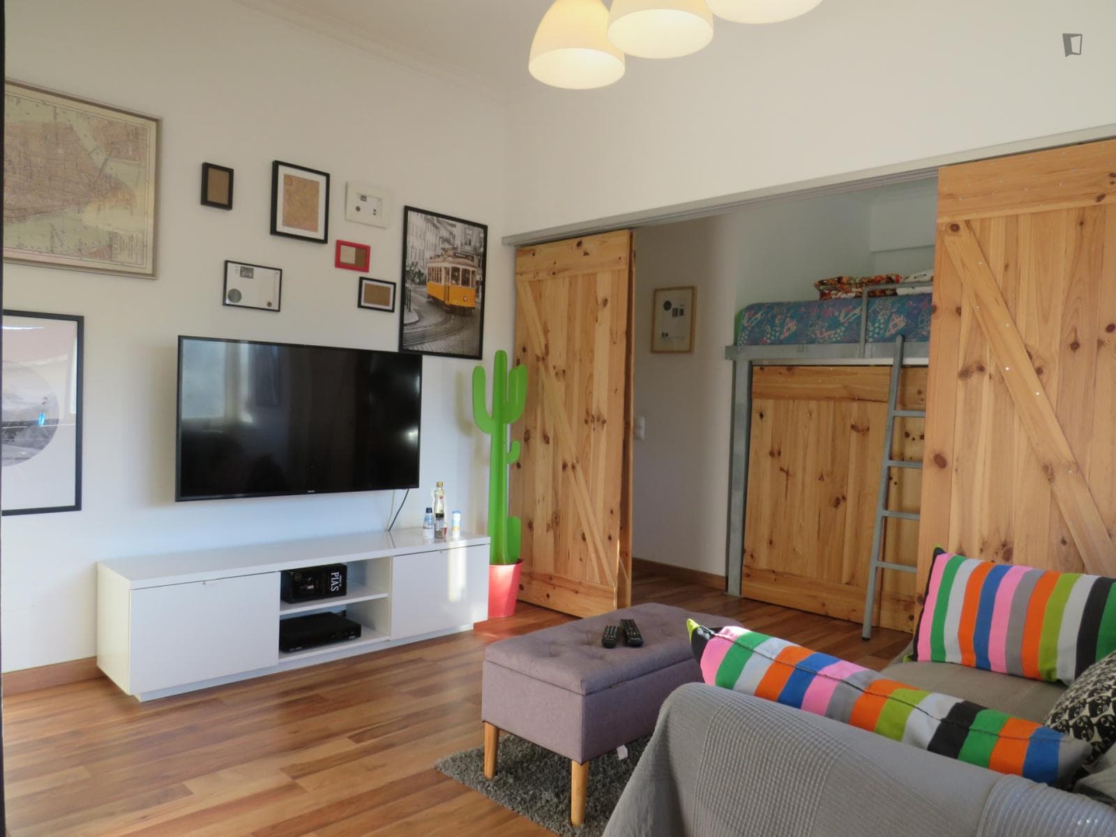 Comfortable 1-bedroom flat photo 1