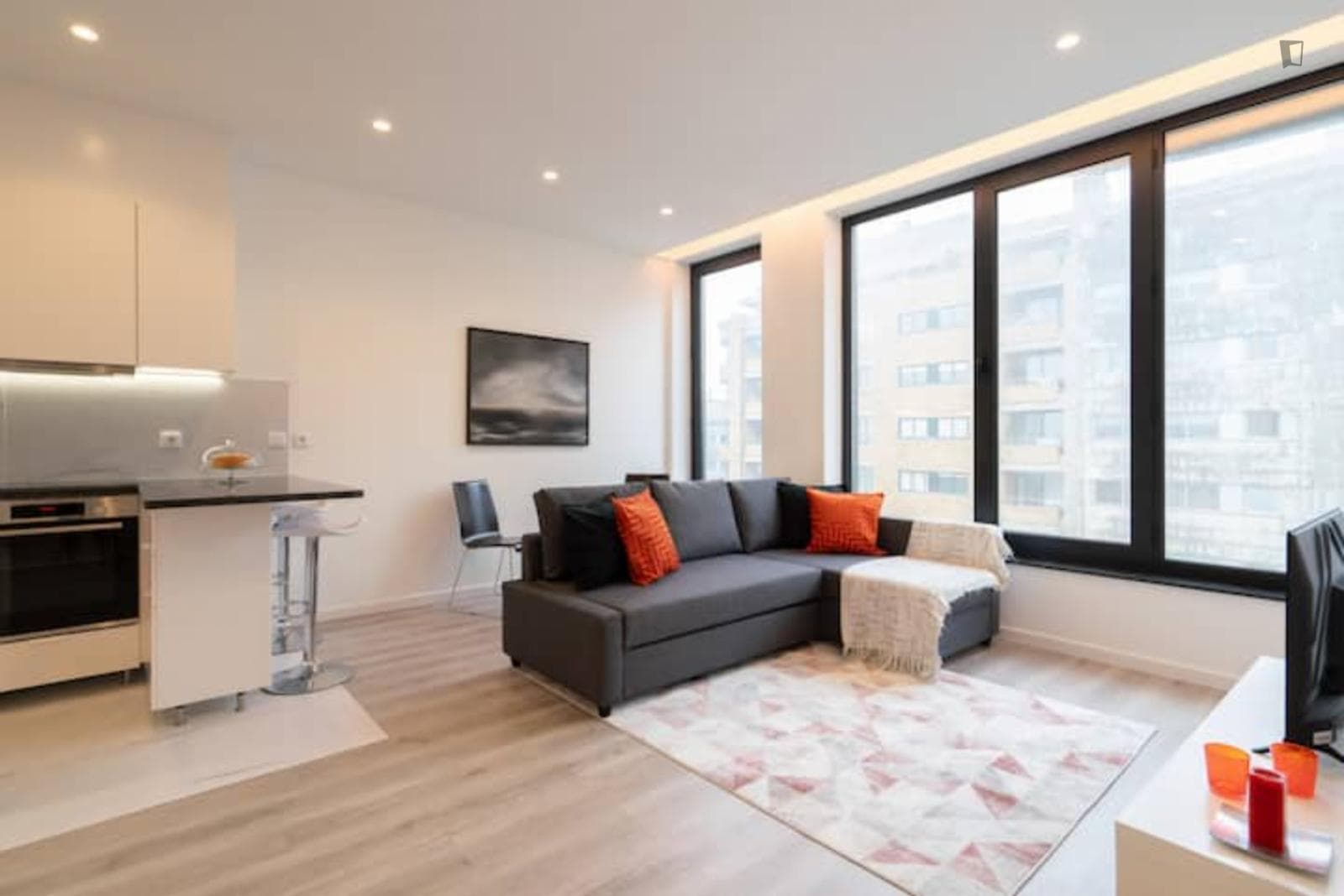 Trendy 1-bedroom apartment near Matosinhos Sul metro station photo 1