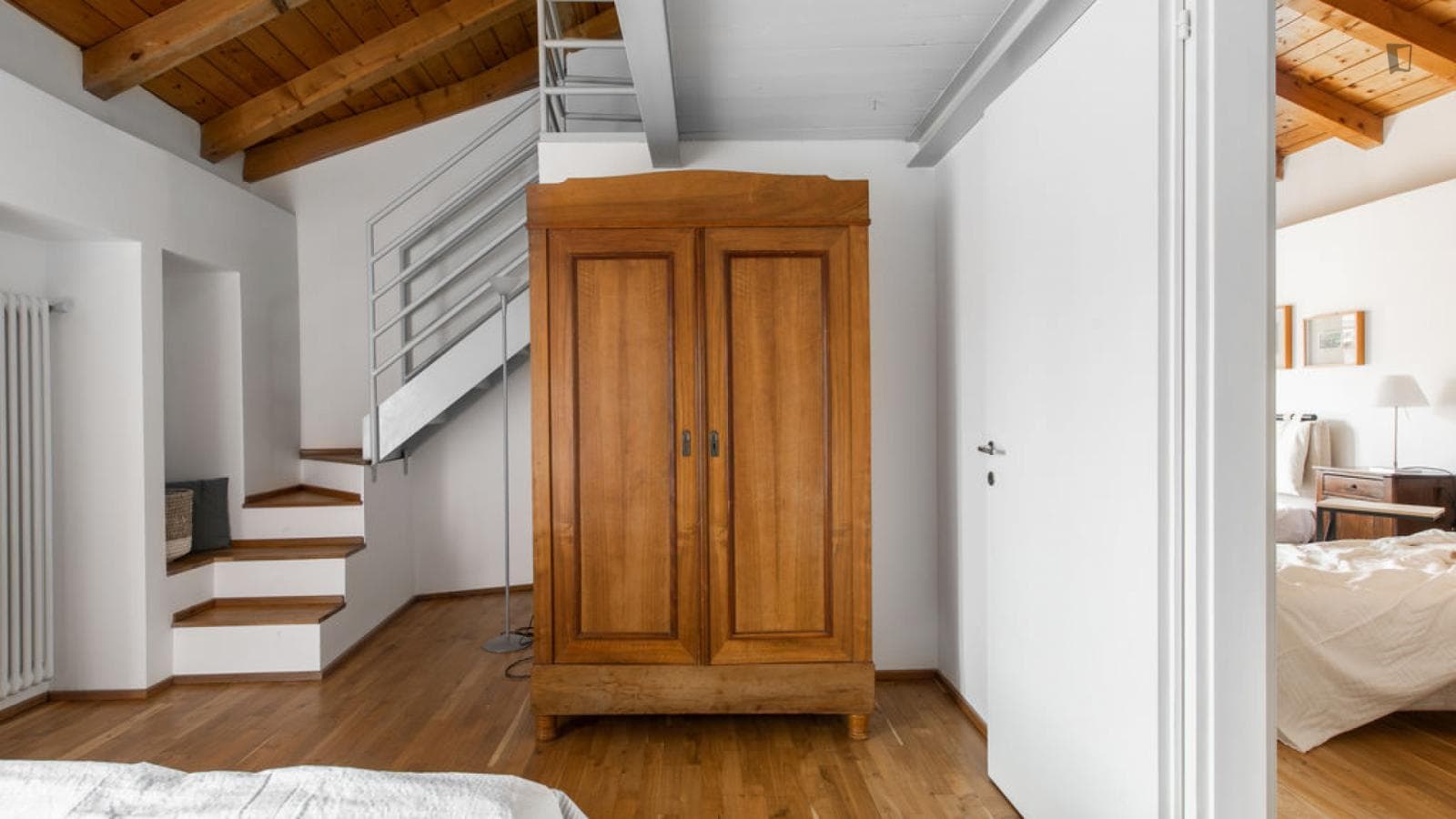 Elegant 3-bedroom apartment in proximity to Como S. Giovanni train station photo 1
