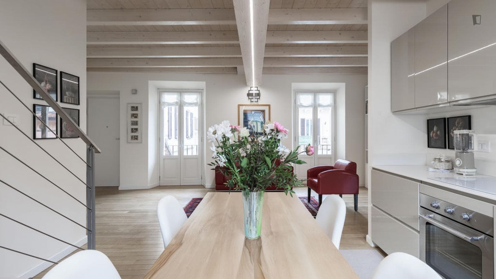 Inviting 2-bedroom apartment near Basilica di San Fedele photo 1