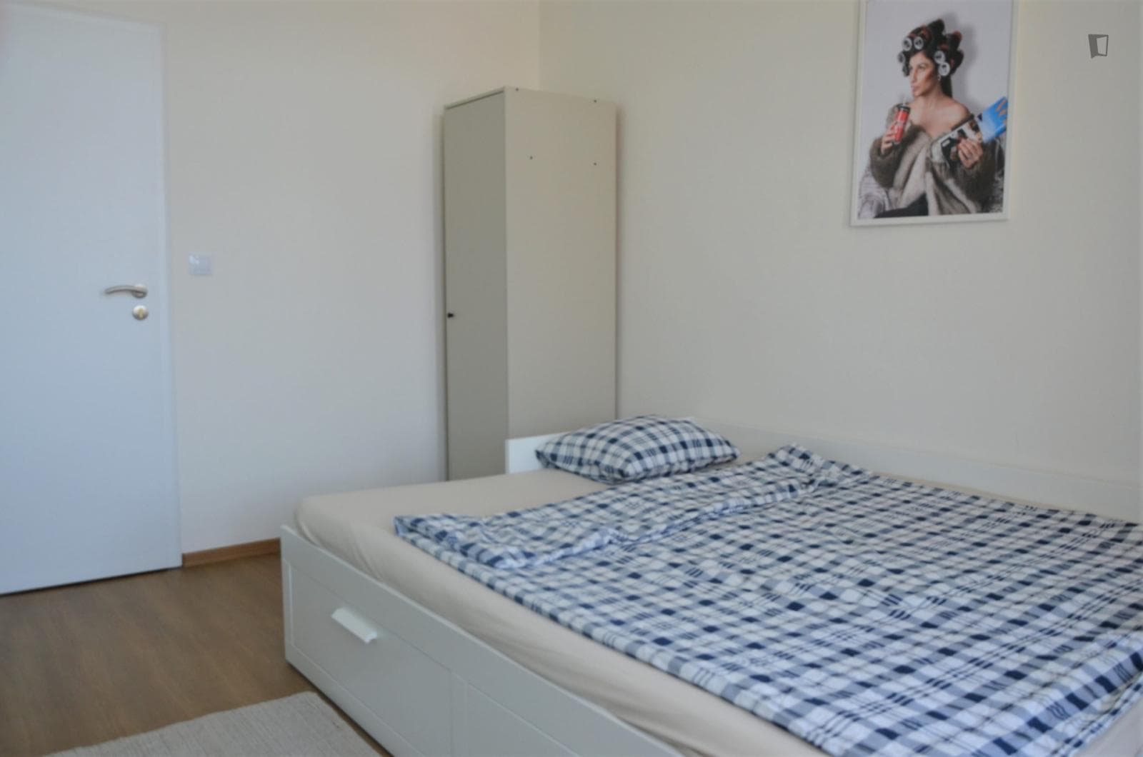 Luminous double bedroom in a 5-bedroom apartment close to I.P. Pavlova metro station photo 1