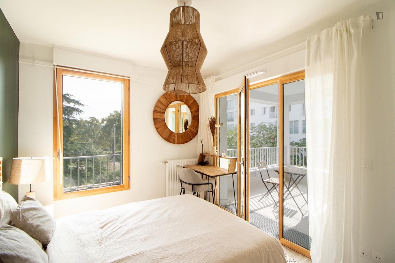 Move into this beautiful 12 m² room in a coliving apartment in Bordeaux right now - BO28 photo 1