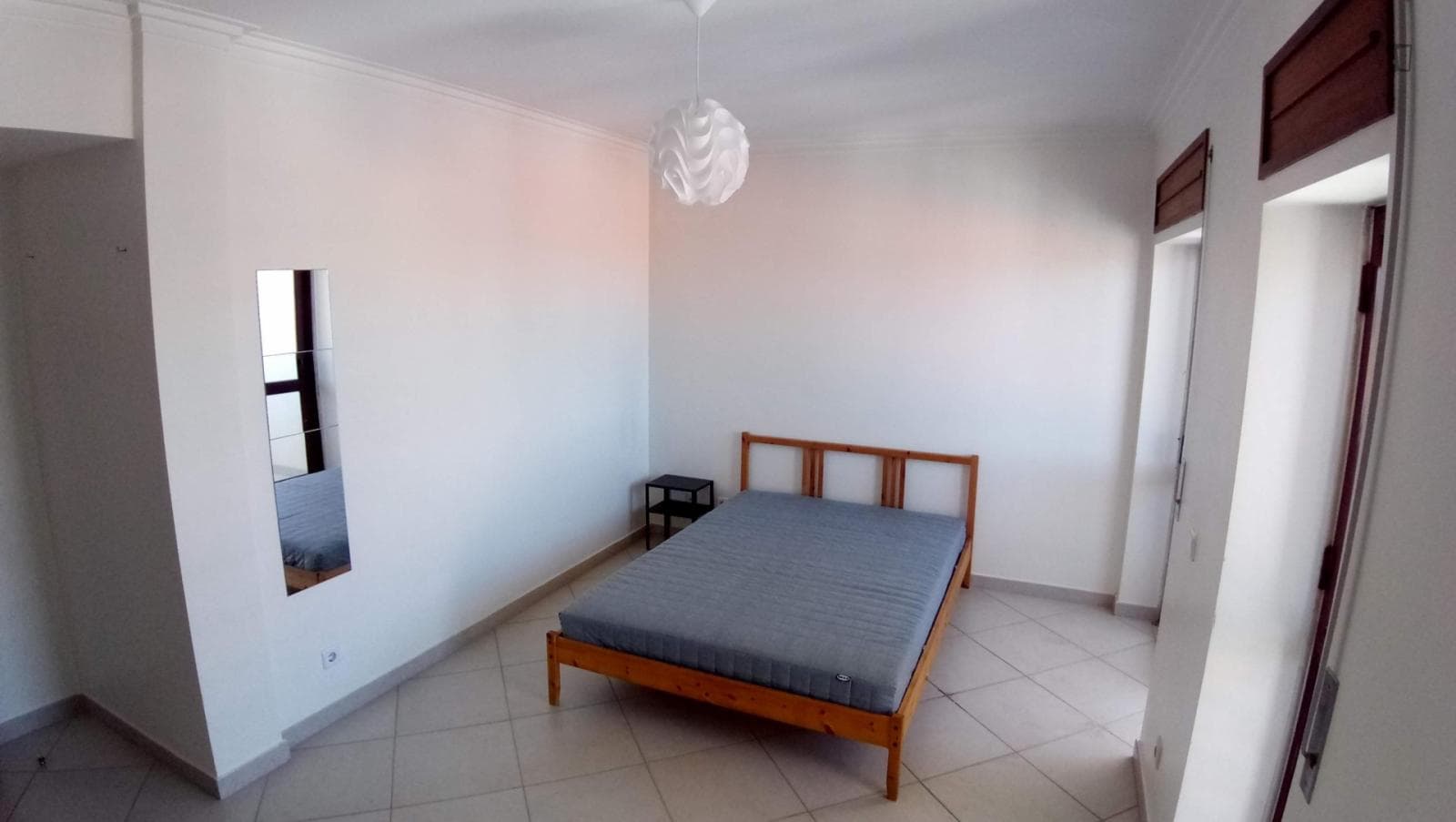 Sunny double bedroom in Almada photo 1