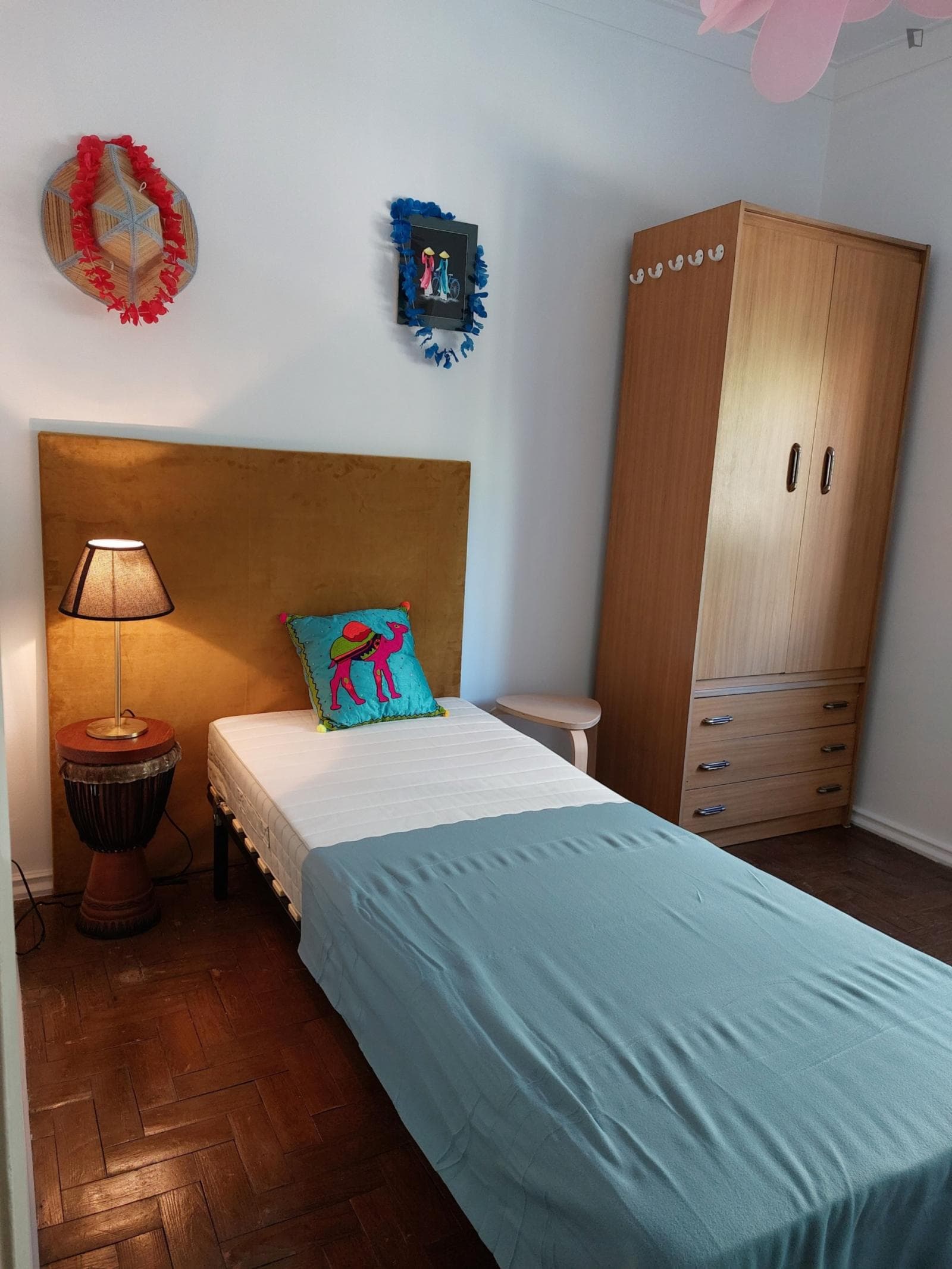 Pleasant single bedroom near the Pontinha metro photo 1