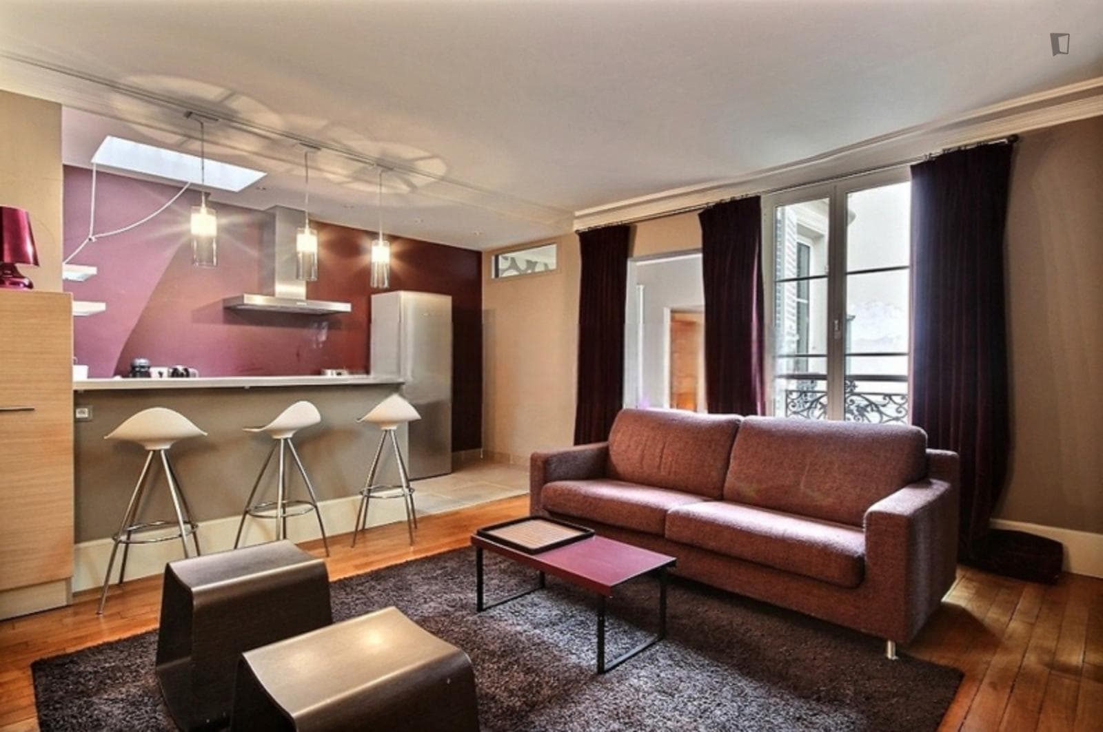 Amazing 1-Bedroom apartament near Pont de Neuilly metro station photo 1