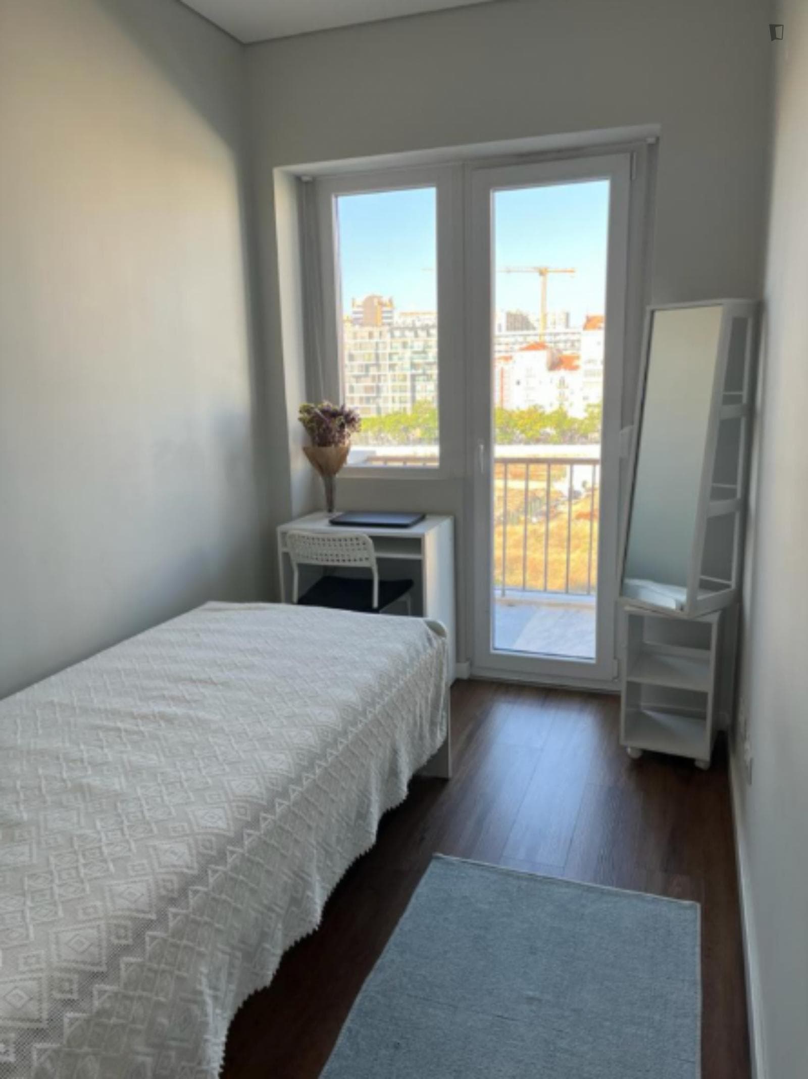 Cozy Single Bedroom with a Balcony close to University of Lisbon photo 1