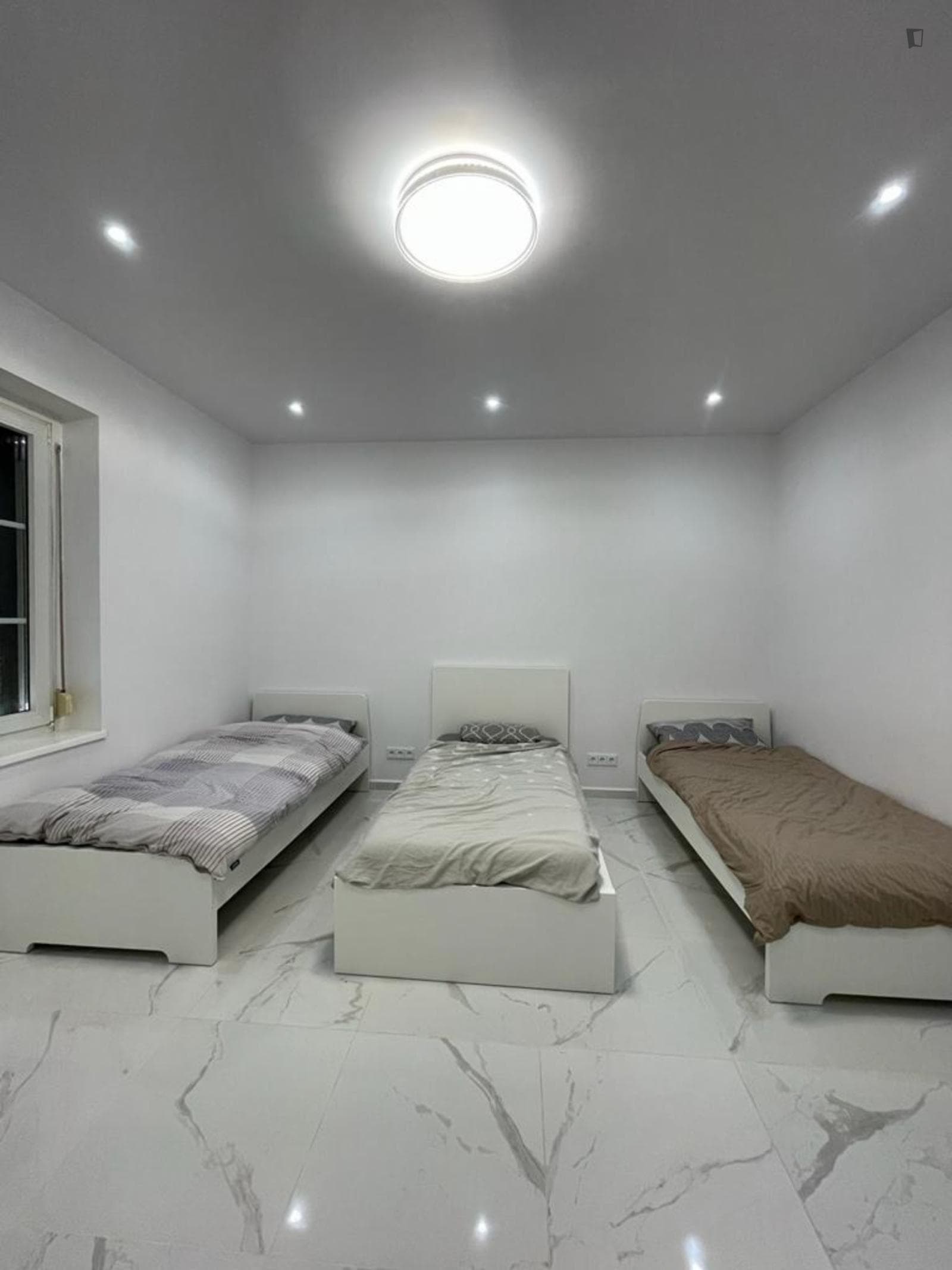 Agreeable Triple Bedroom nearby Schloss Biesdorf photo 1