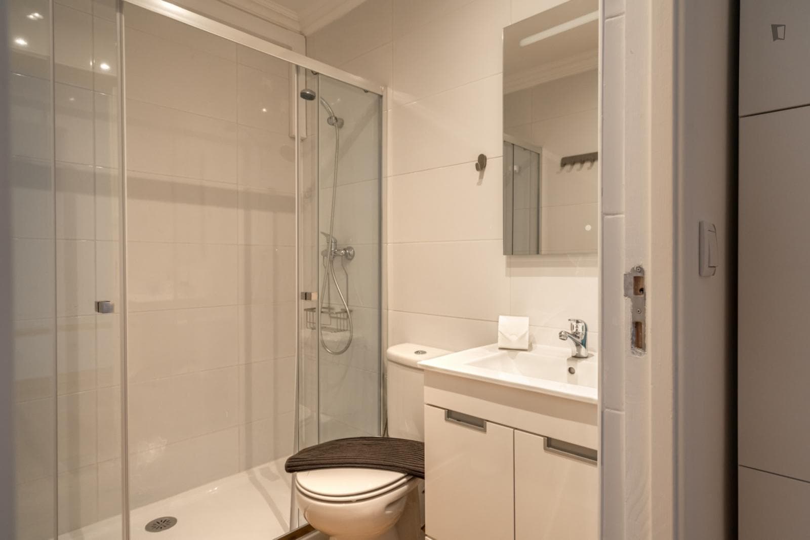 Inviting 3-bedroom apartment in Penha de França photo 1