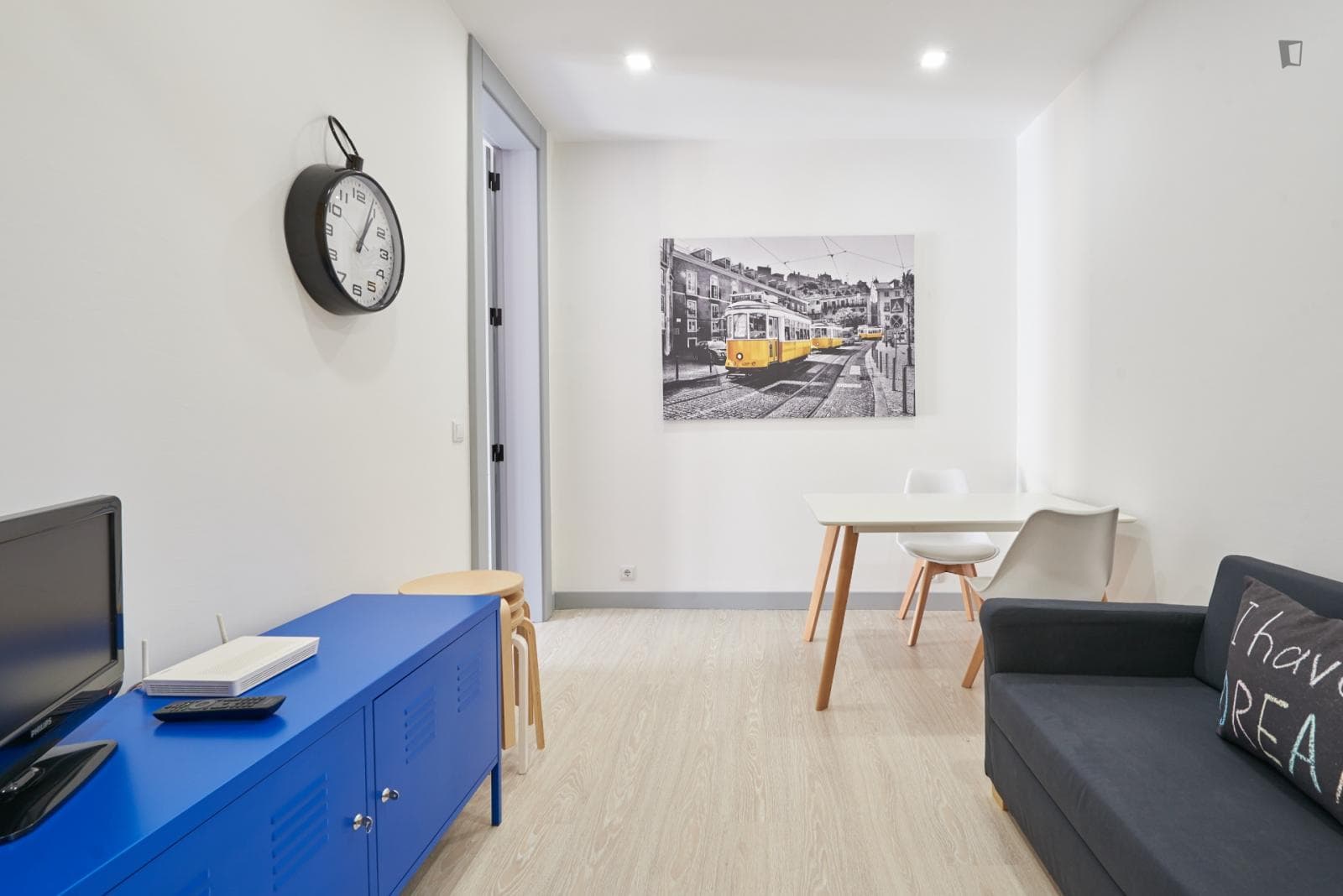 Sunny flat close to Arroios metro station photo 1