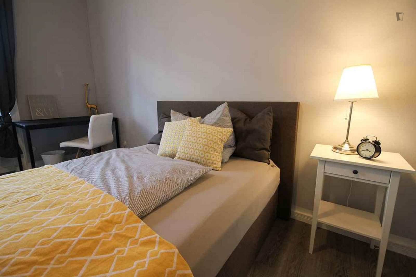 Tidy single bedroom near Frankfurt am Main West station photo 1