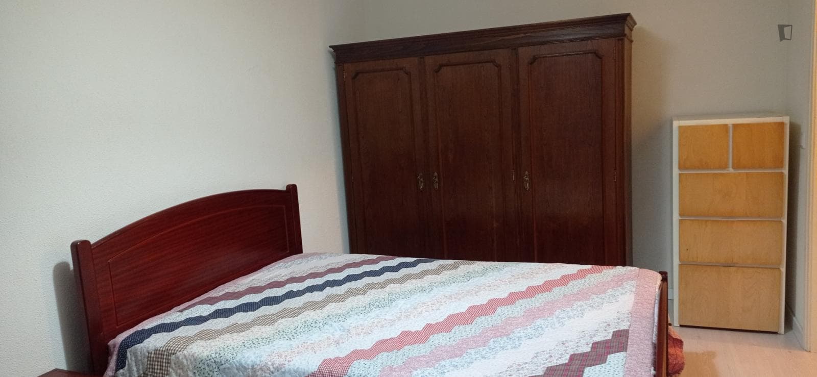 Double bedroom, with balcony, in 3-bedroom house photo 1