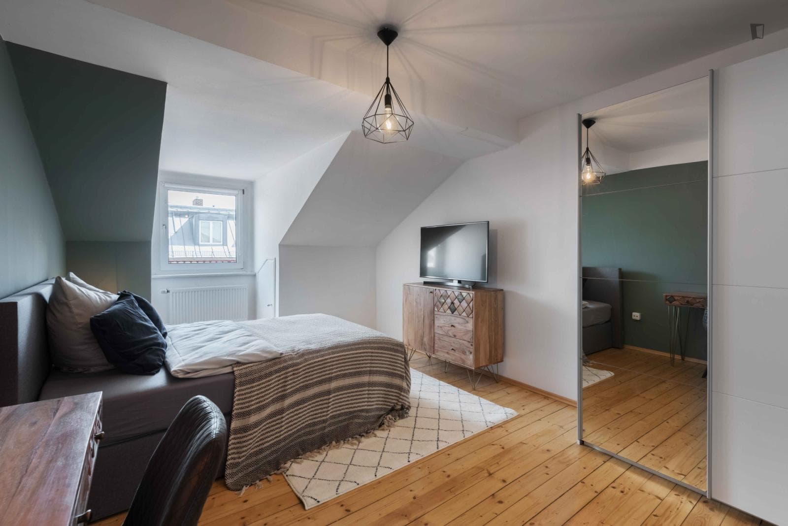 Ample double bedroom in a 3-bedroom apartment in Glockenbachviertel photo 1