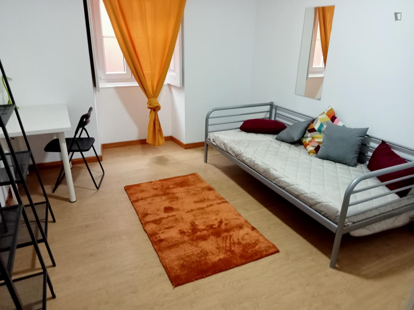 Great single bedroom next to Faculdade de Letras photo 1