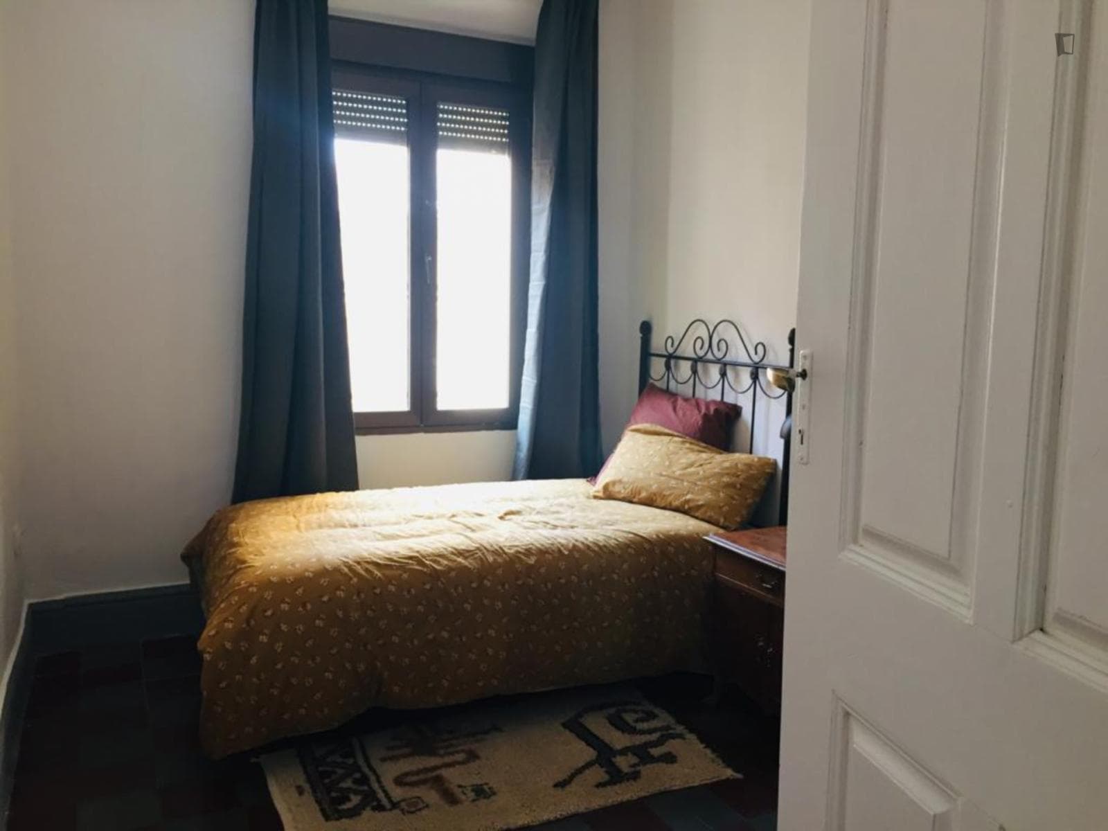 Homely double bedroom in Granada close to Plaza Escultor Francisco López Burgos photo 1
