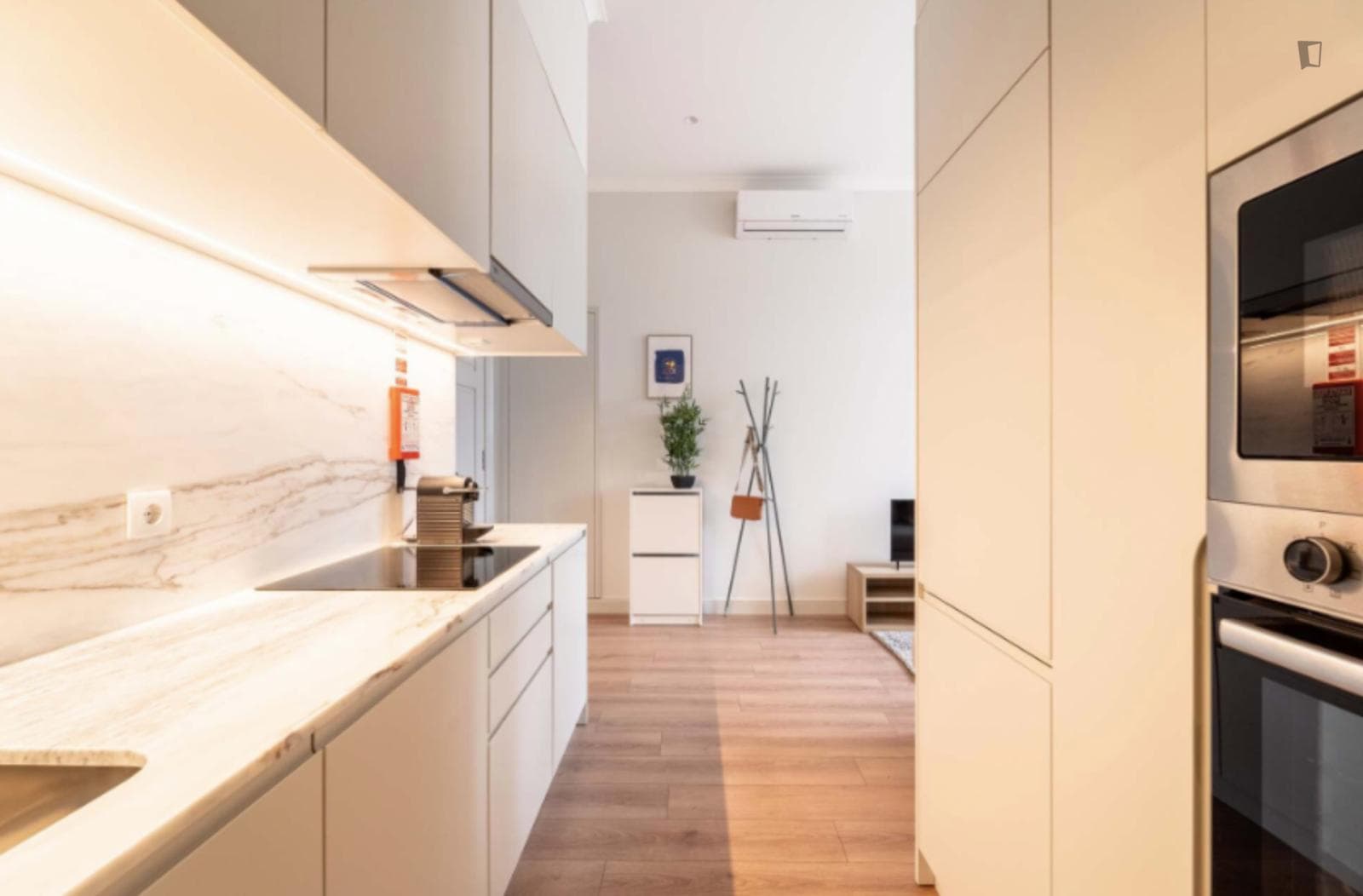 Elegant 1-bedroom apartment near Bragashopping shopping centre photo 1