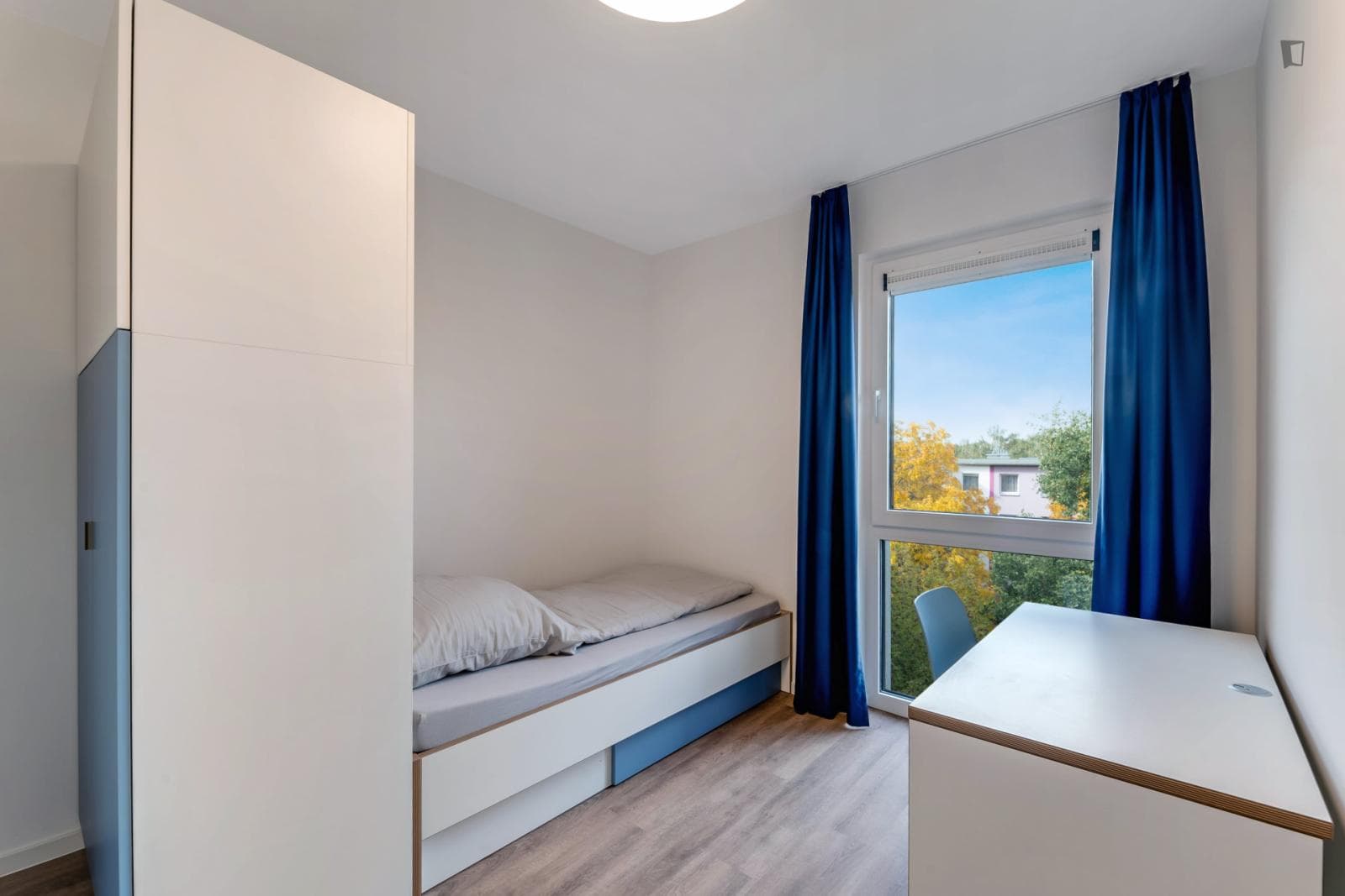Smart single bedroom in the Oberschöneweide area photo 1