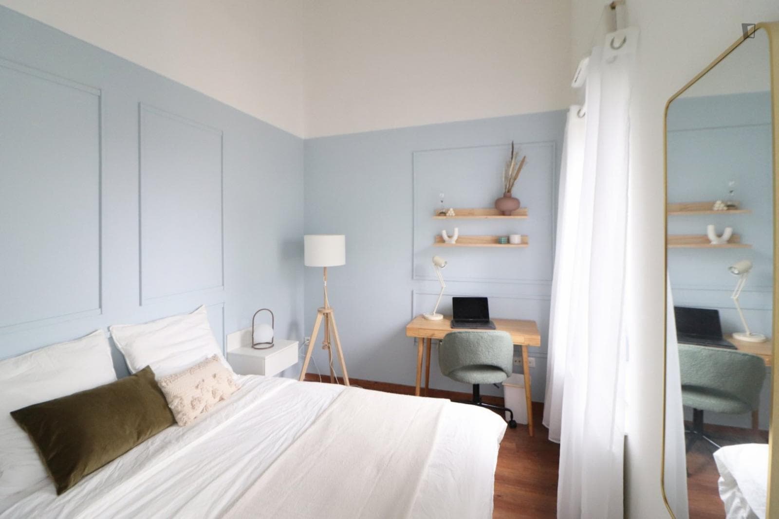 Bright double bedroom in a 6-bedroom apartment, not far from FSSEP photo 1