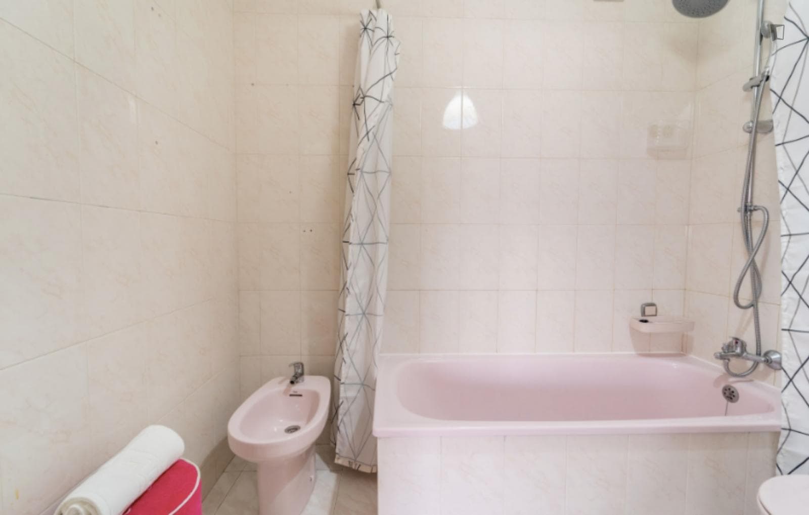 Snug 3-bedroom apartment with balcony a short drive from Viana do Castelo photo 1