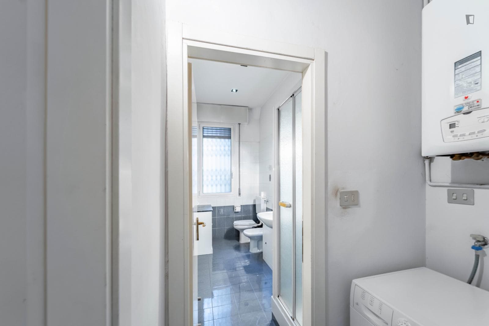 Inviting 2-bedroom flat near the University Communications Department photo 1