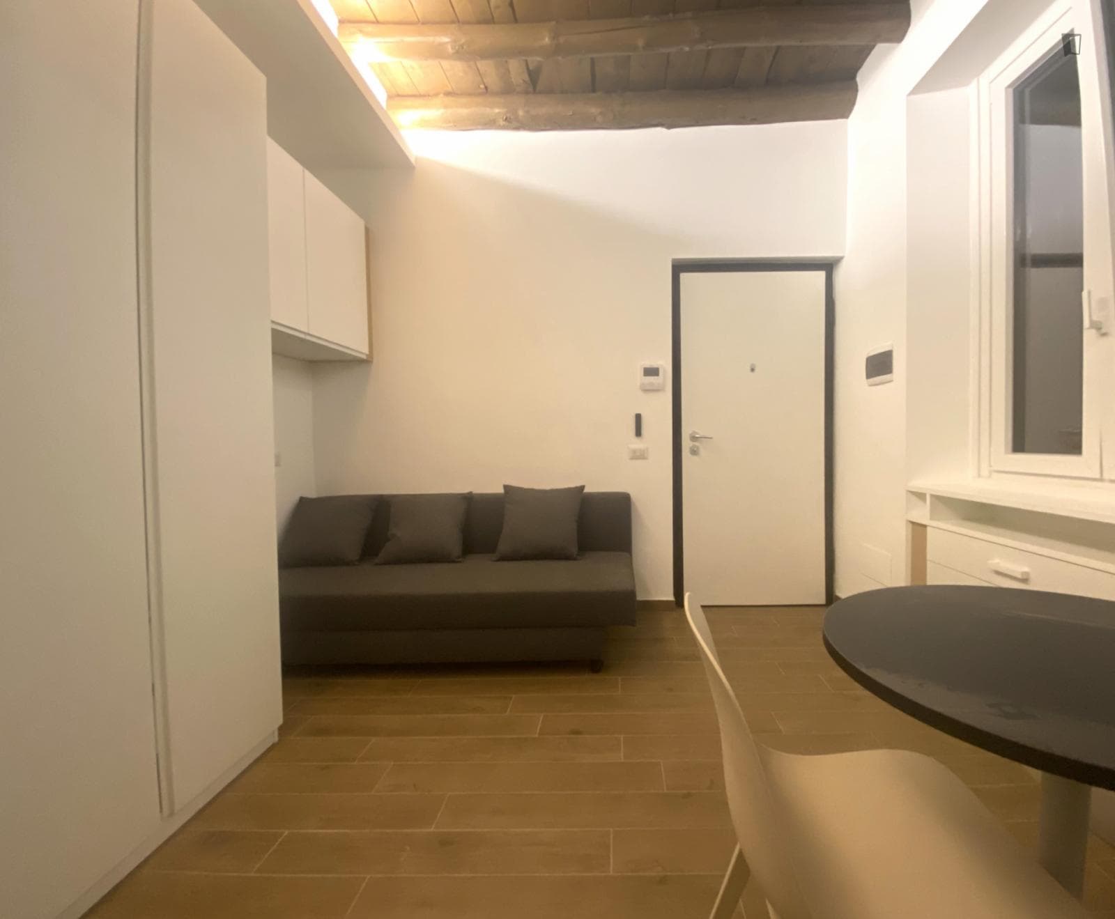 Snug studio near Maciachini metro station photo 1