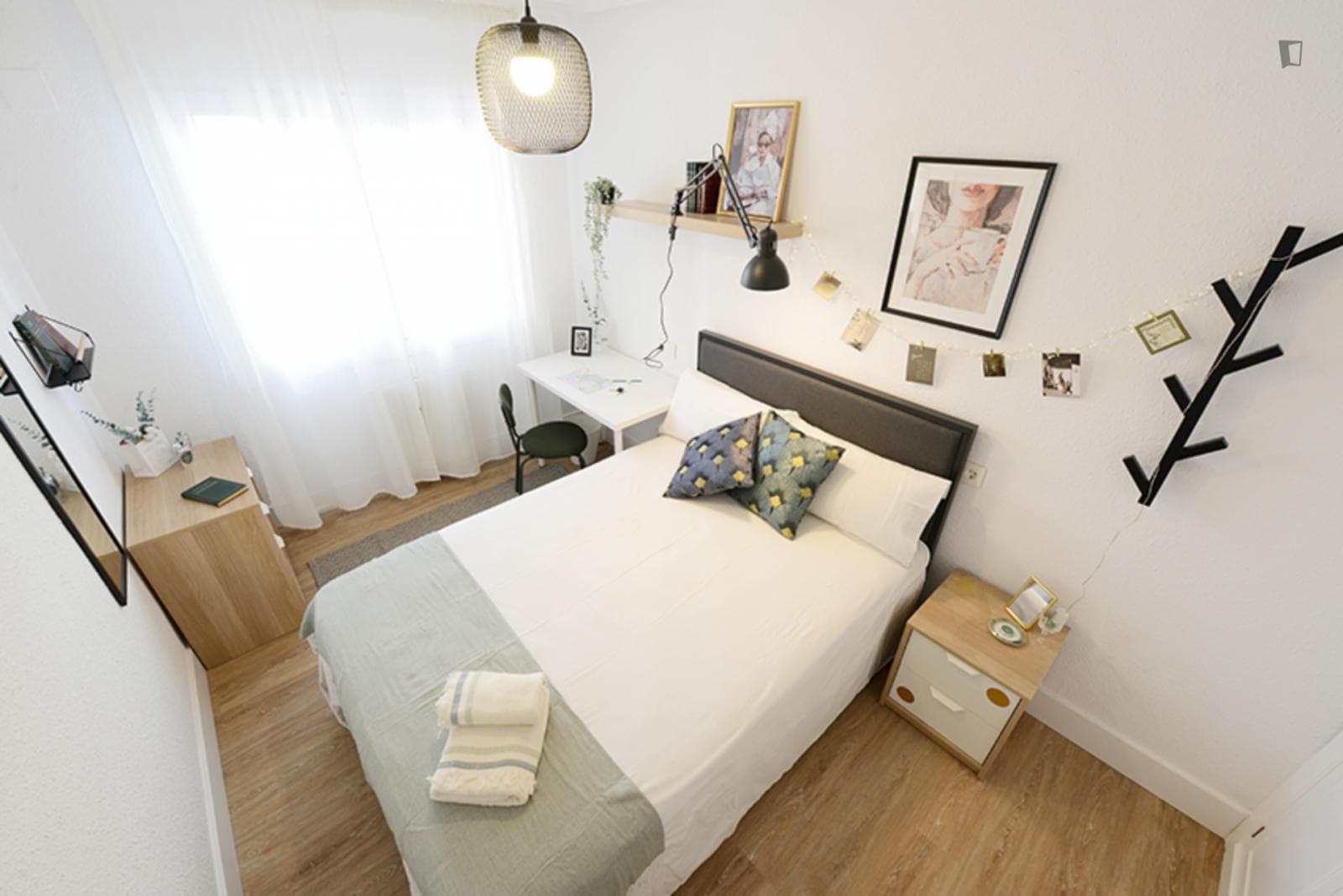 Inviting double bedroom close to the Basarrate metro photo 1