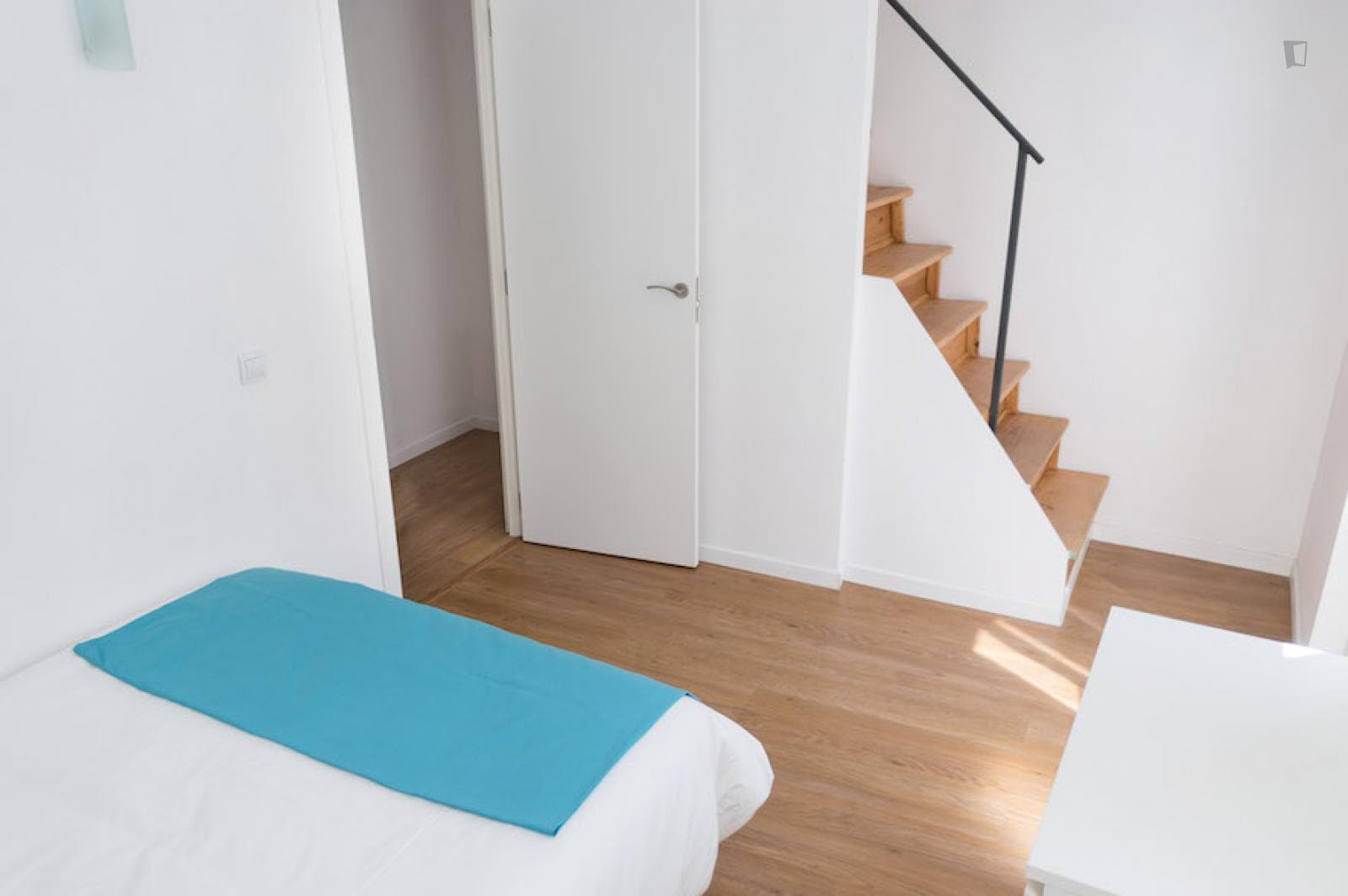 Modern 3-bedroom House- 2minutes Carnide metro station photo 1