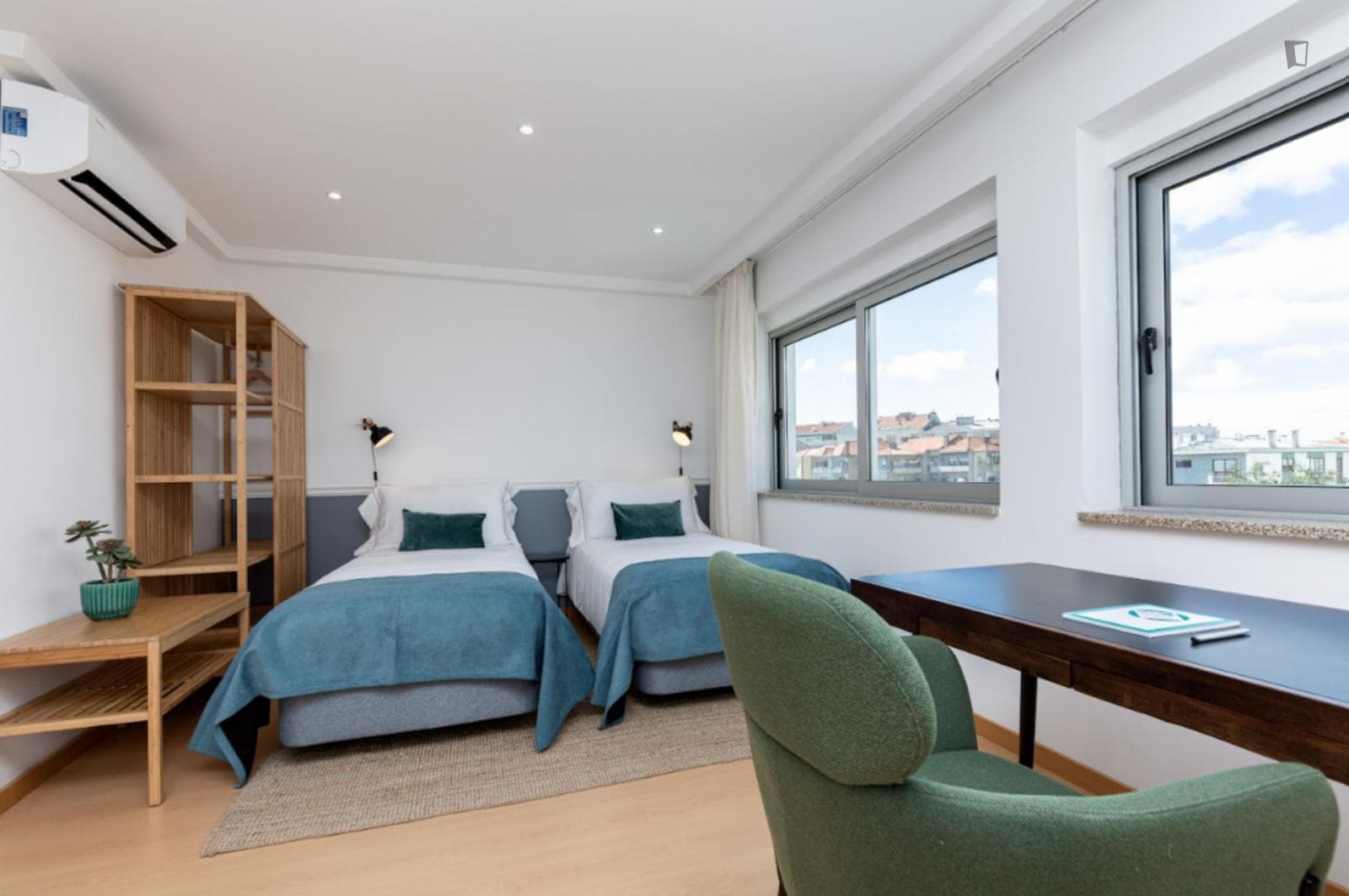 Delightful studio near Combatentes metro station photo 1