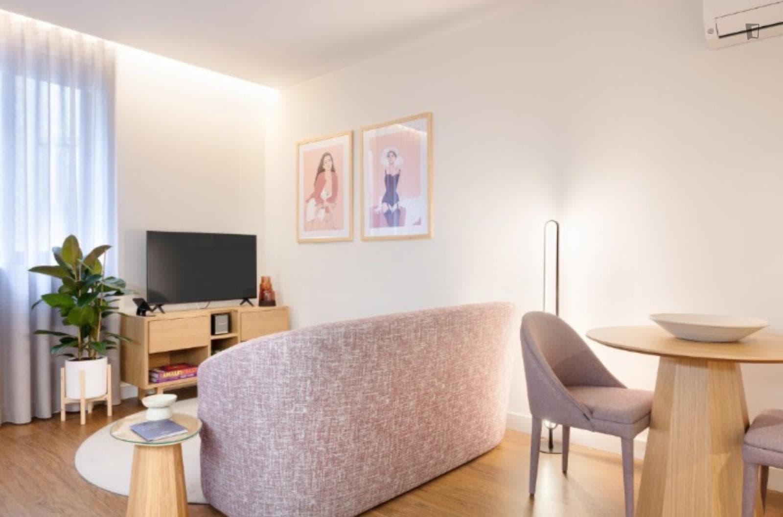 Charming studio close to Trindade metro station photo 1