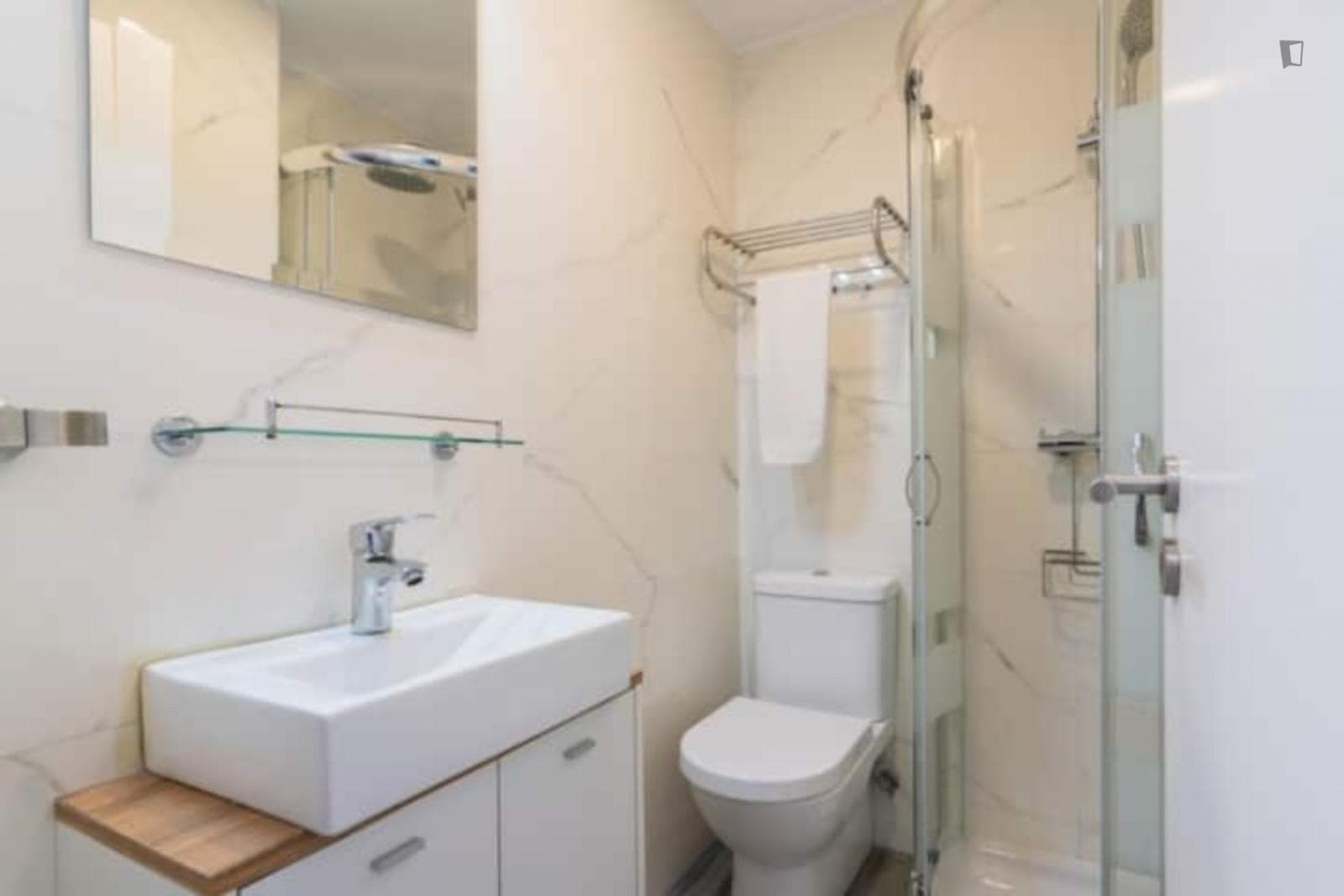 Elegant 4-bedroom apartment with balcony in the heart of Vila Nova de Gaia photo 1