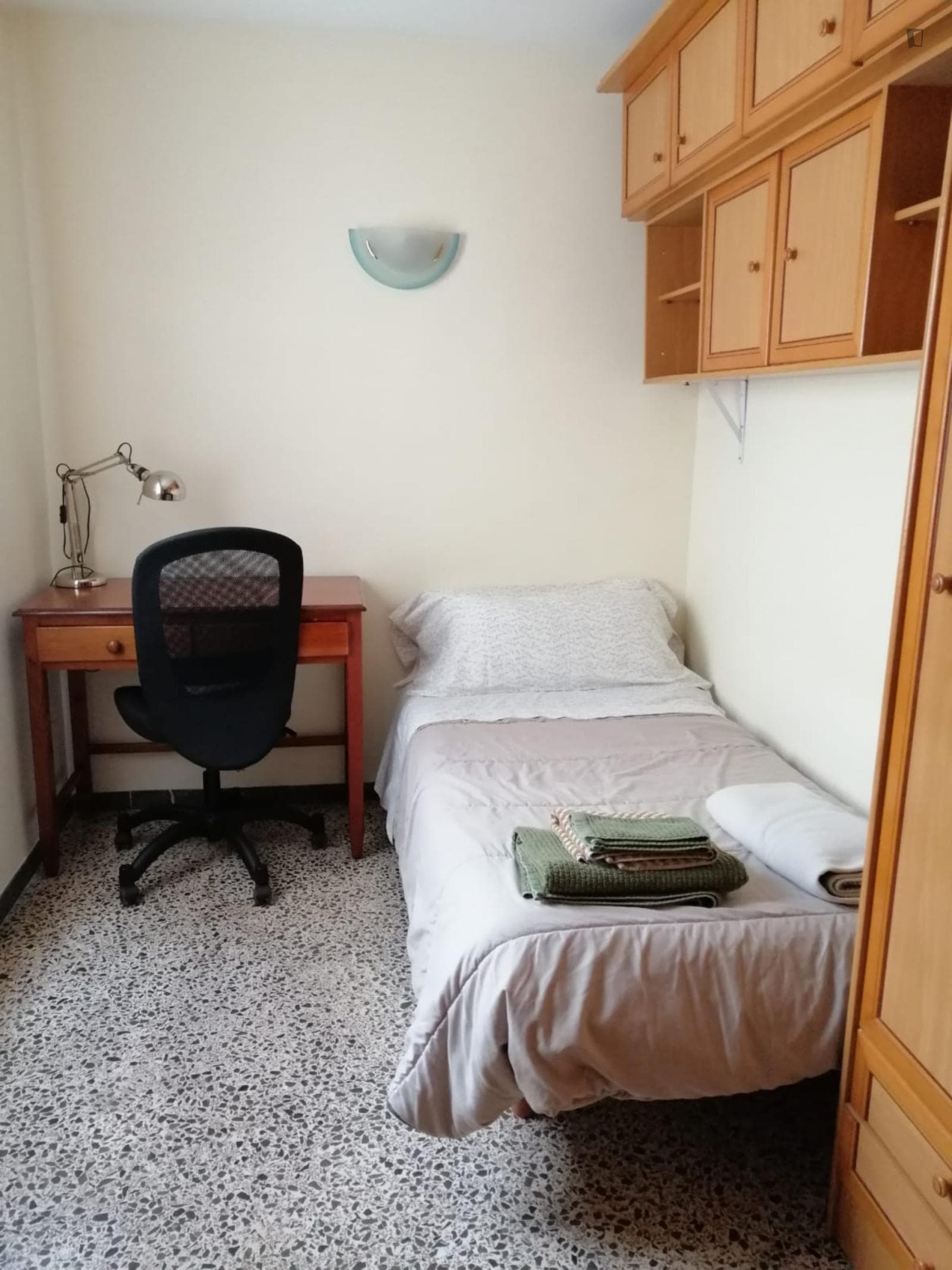 Comfortable single bedroom in l'Oliverar photo 1