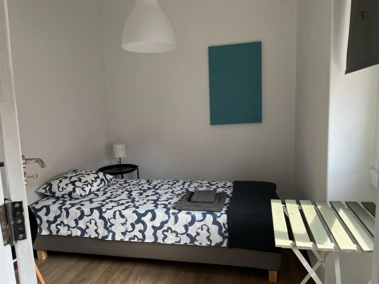 Great single bedroom in a 3-bedroom flat photo 1