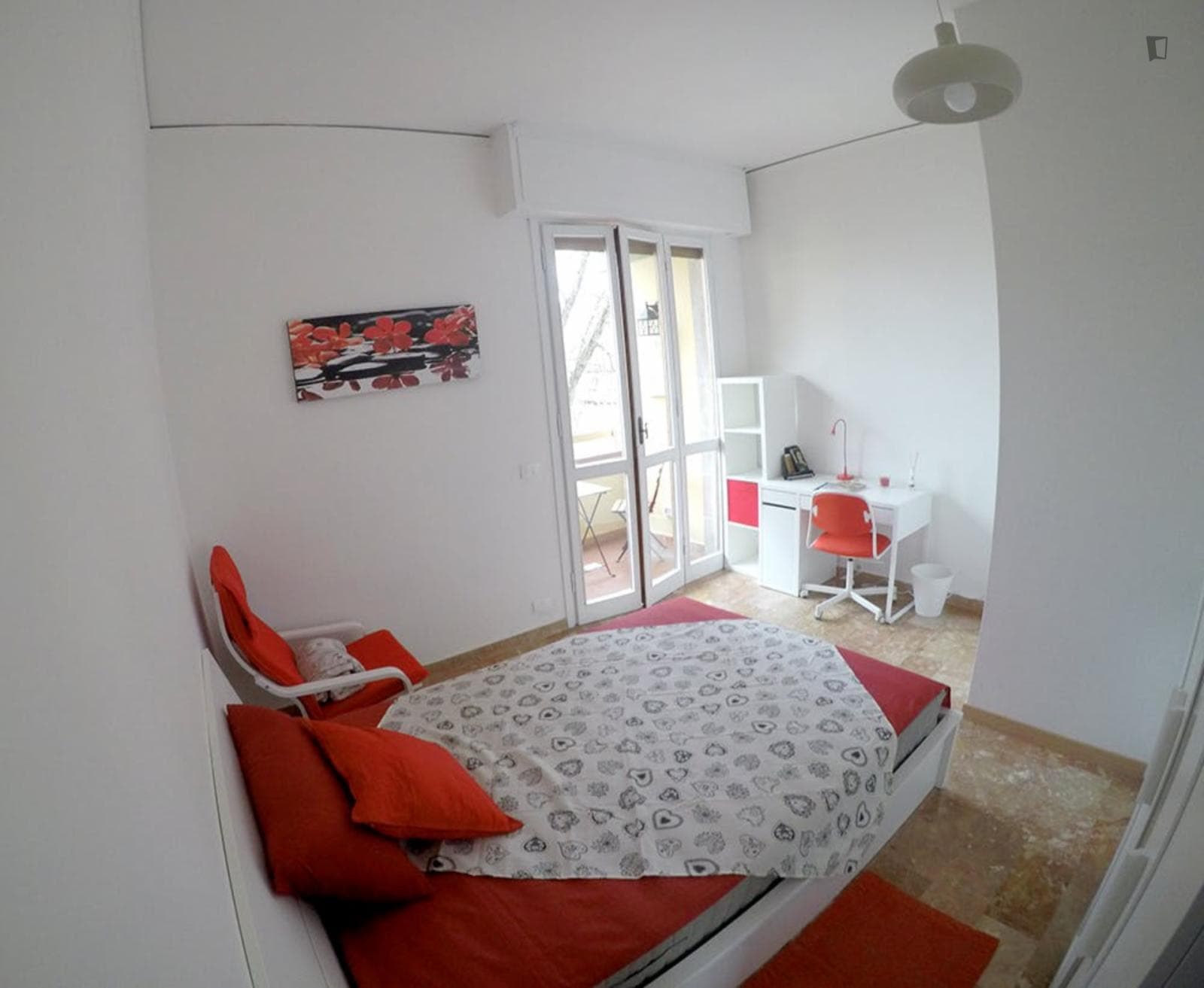 Inviting single bedroom in a 3-bedroom flat next to the university photo 1