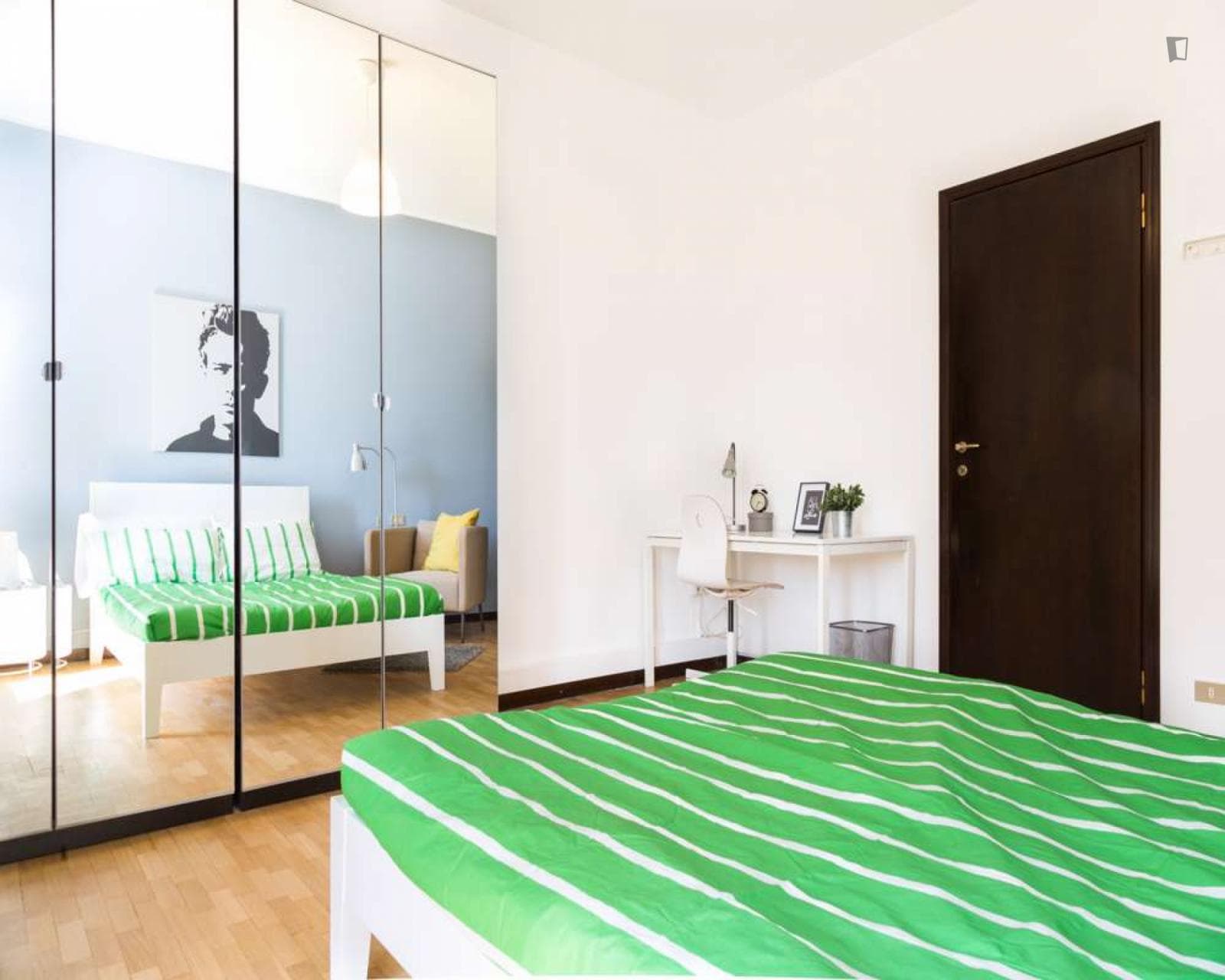 Trendy single bedroom with balcony near Zara metro station photo 1
