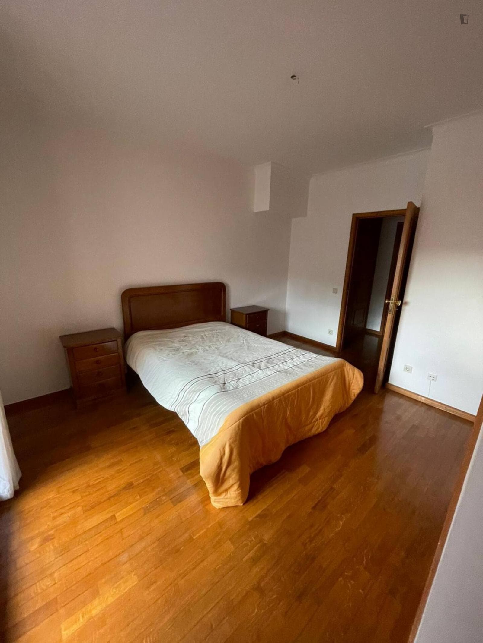 Welcoming 1-bedroom flat photo 1