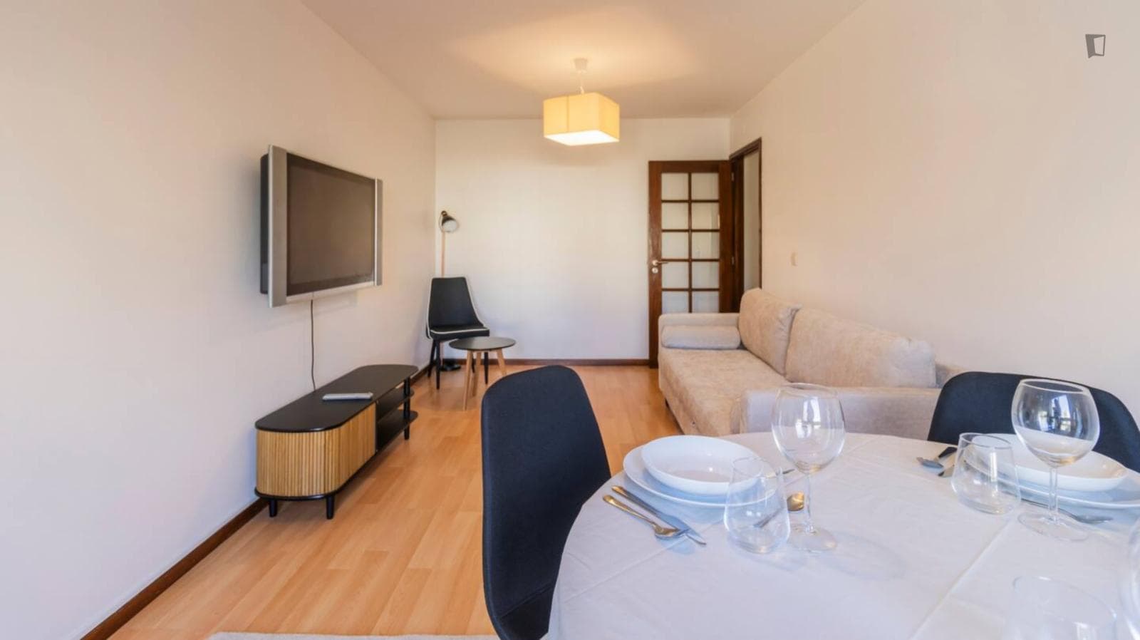 Attractive 1-bedroom flat in Senhora da Hora photo 1