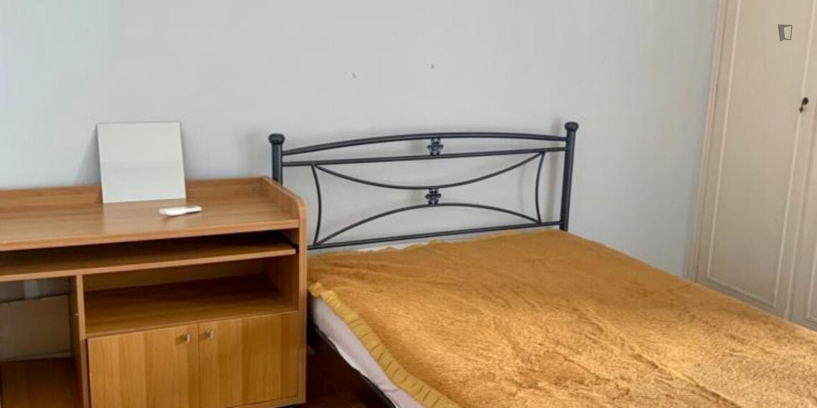 Appealing double bedroom near the Biktṓria metro photo 1
