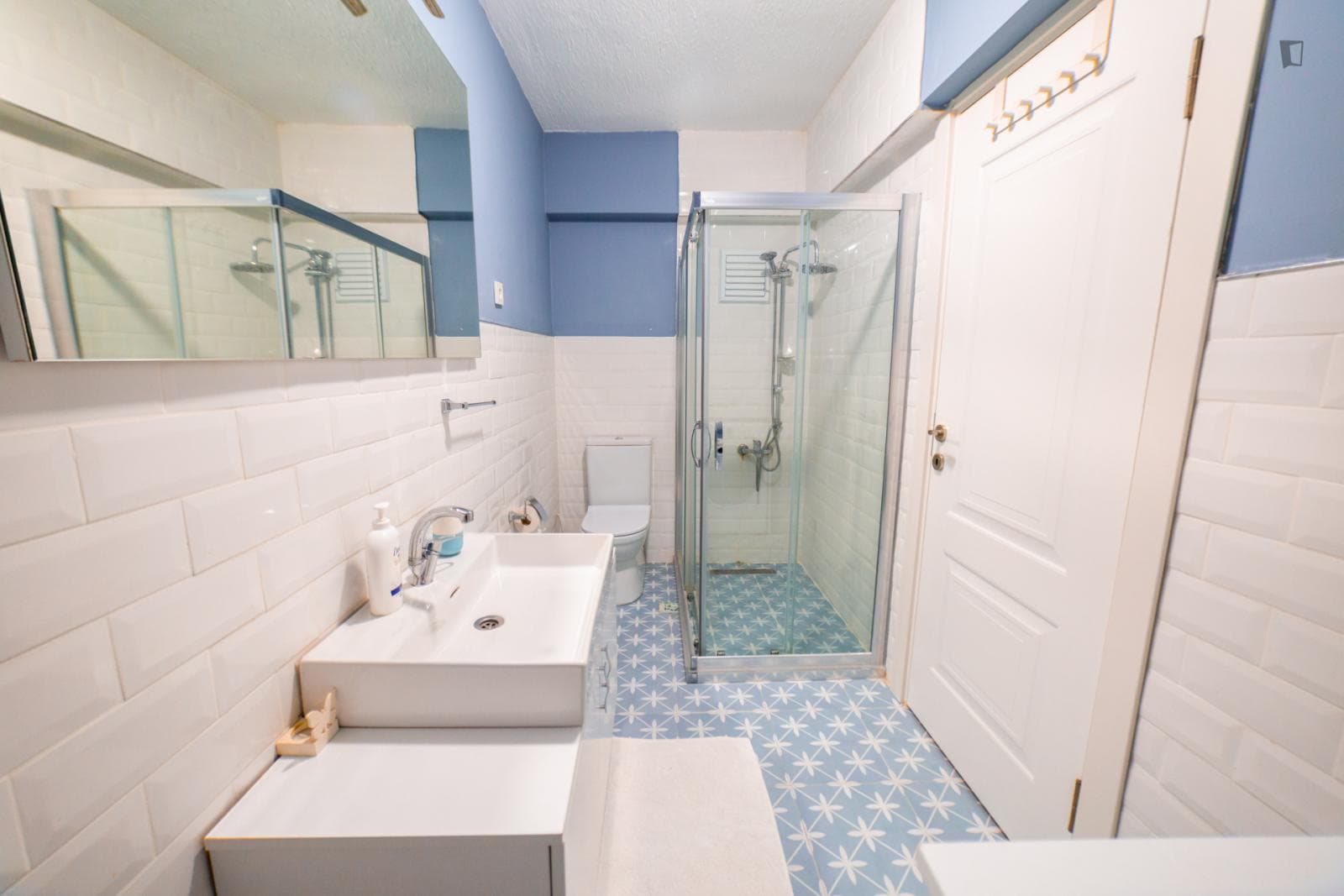 Stylish 3-bedroom apartment in Bayrampaa photo 1