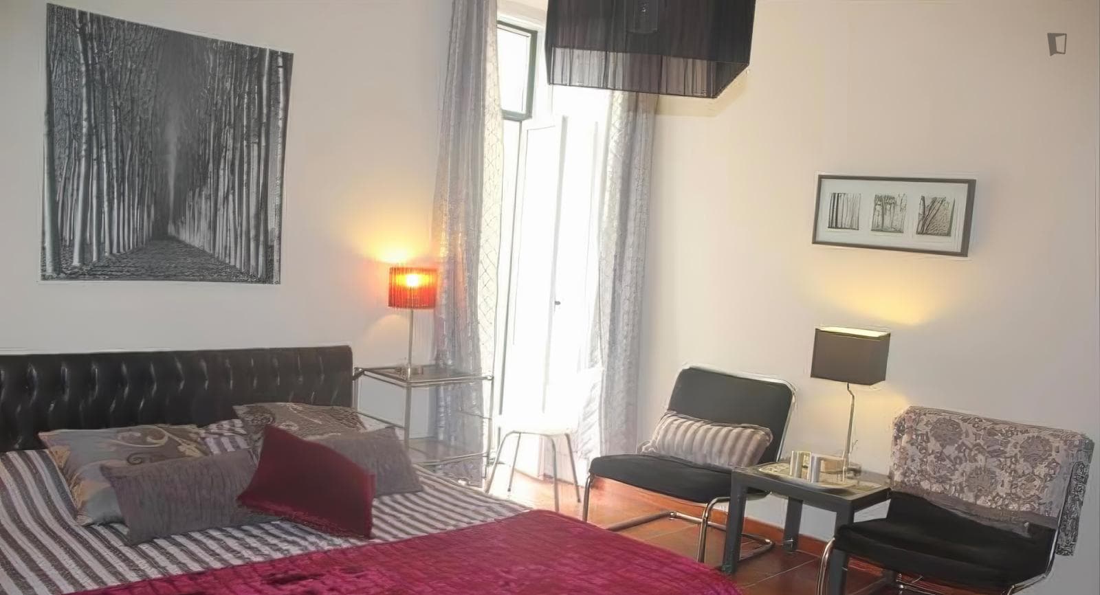 Pleasant double bedroom with balcony near Santa Apolónia train station photo 1