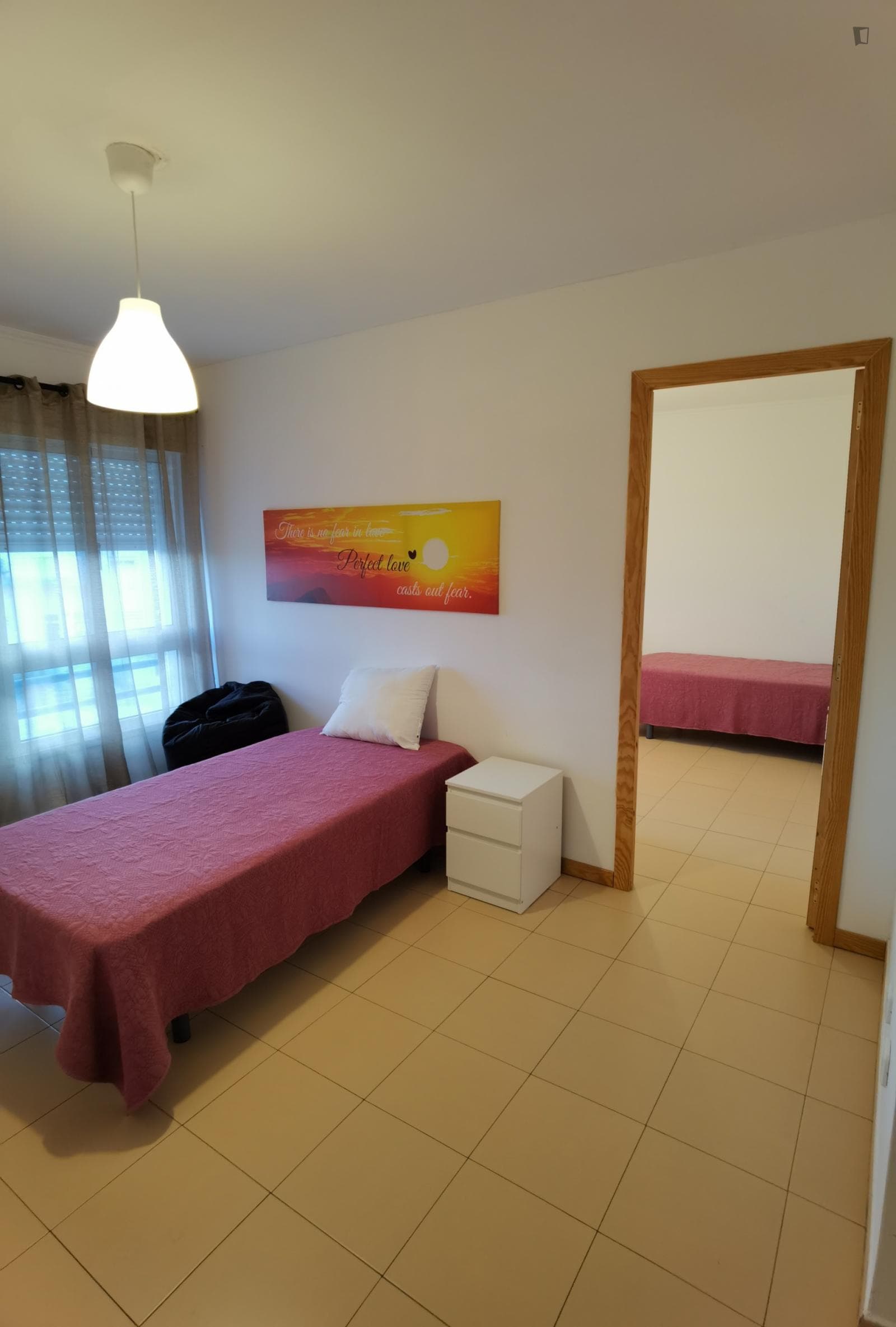 Lovely twin bedroom not too far from Escola Superior de Ciências Empresariais  photo 1