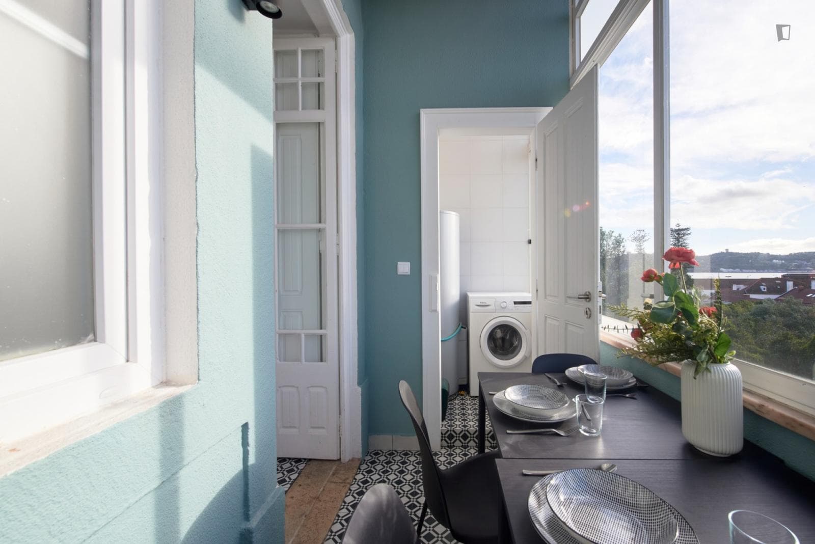 Cozy single bedroom with balcony photo 1