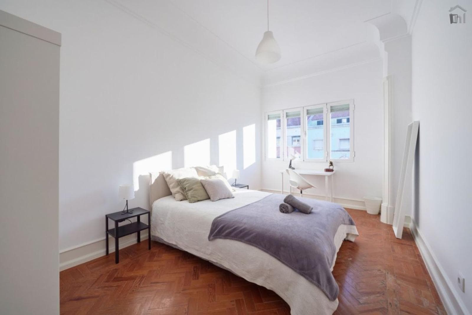 Inviting double bedroom near Alameda metro station photo 1